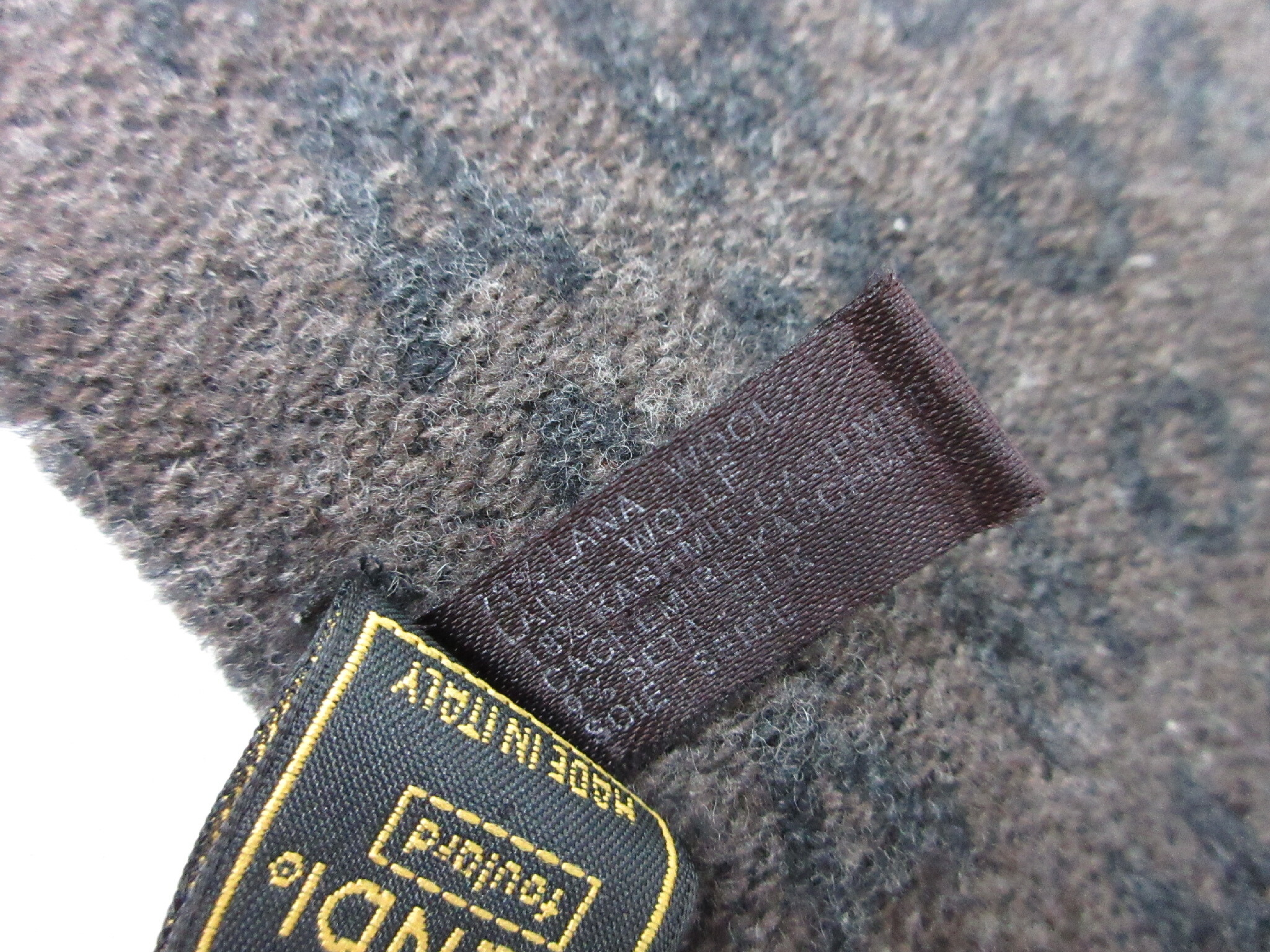 ROMA logo scarf, wool, and other accessories. — view 7