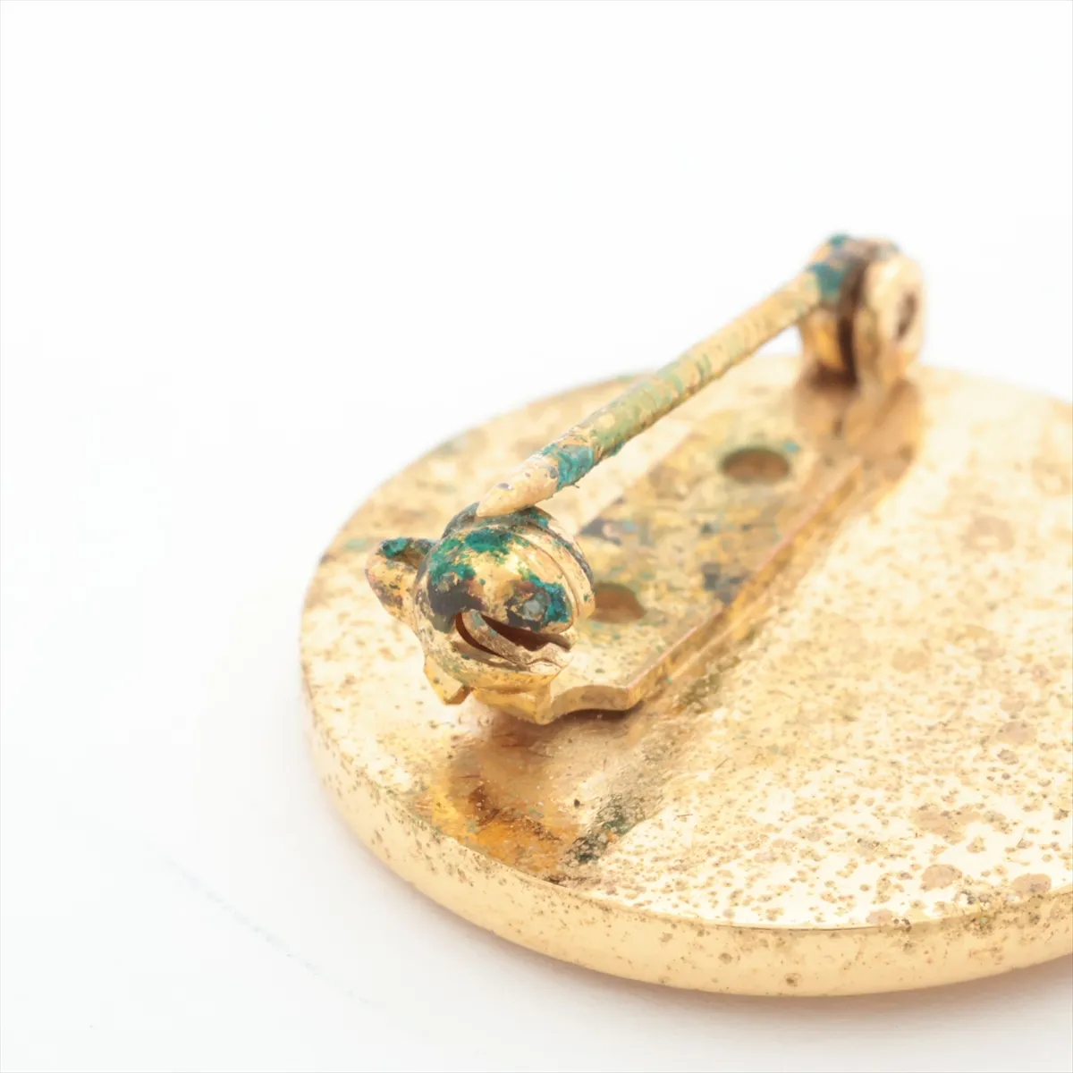 Coco Mark Matelassé Brooch, GP Gold. Shows — view 3