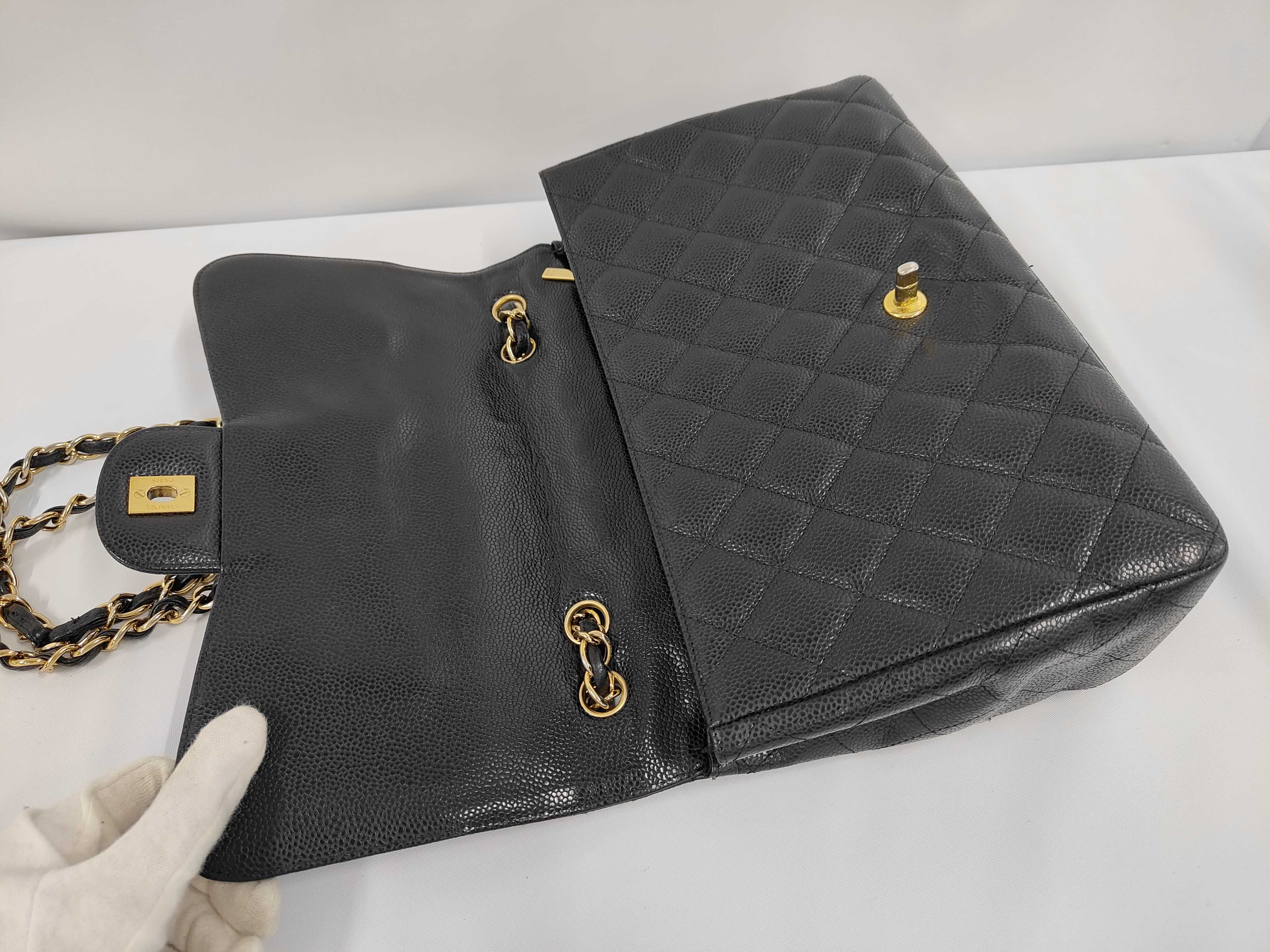 Caviar Skin Jumbo Chain Shoulder Bag — view 7