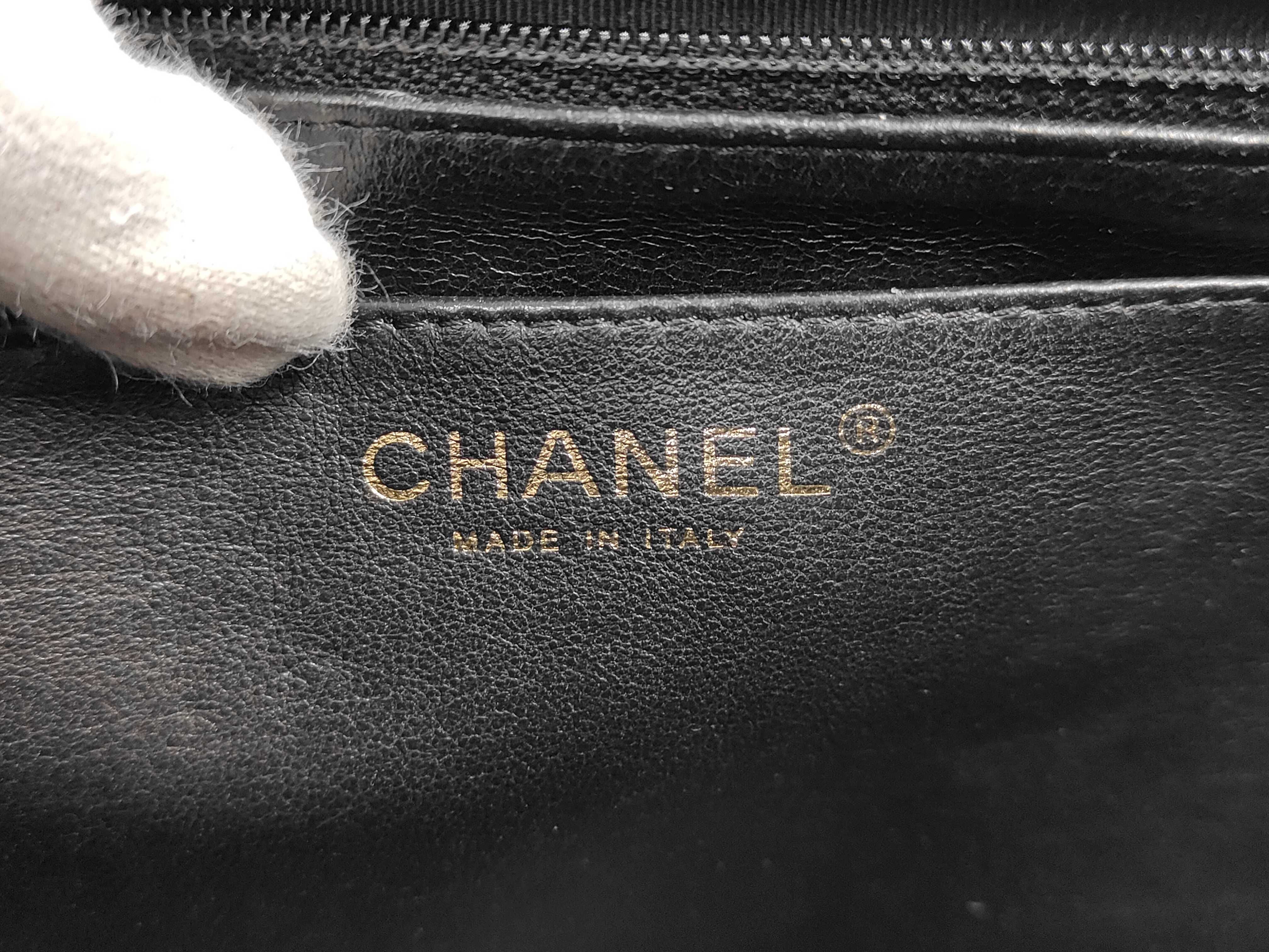 Caviar Skin Jumbo Chain Shoulder Bag — view 10