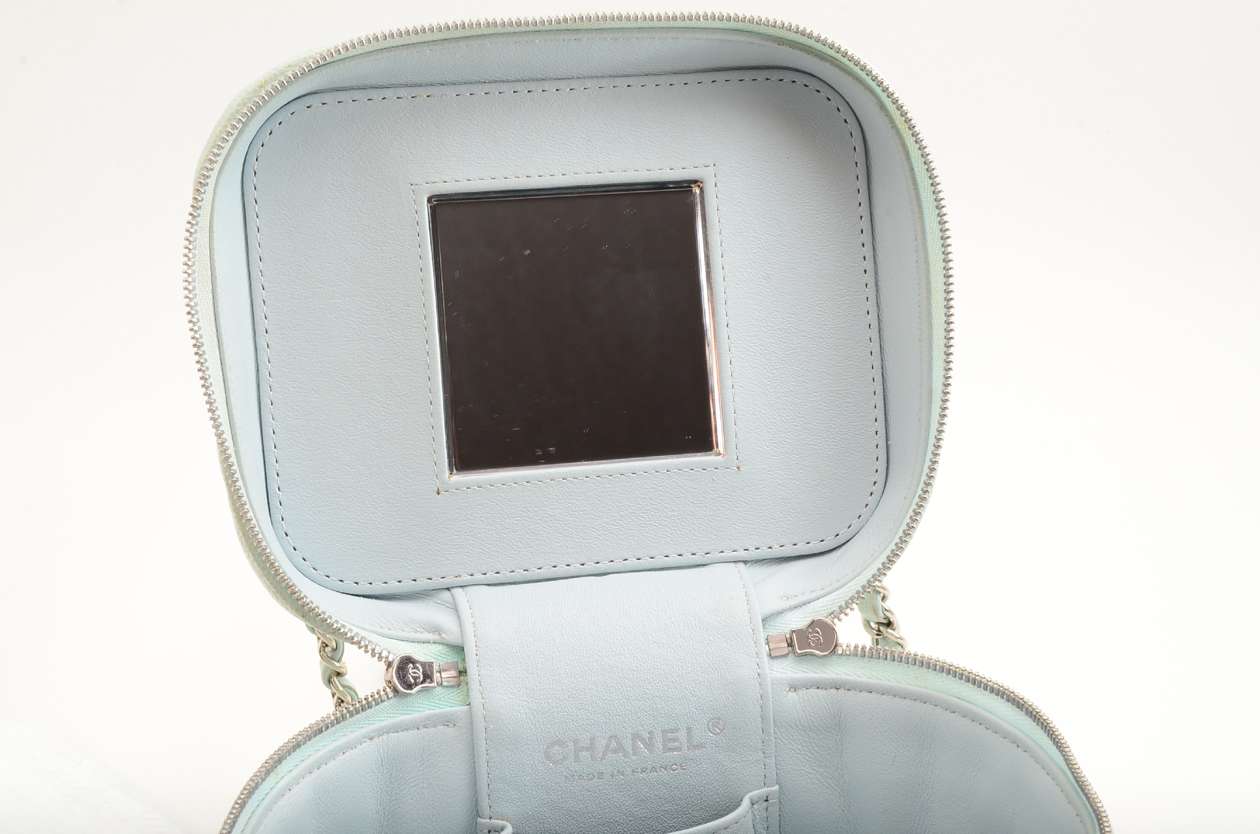 Caviar Skin 2-Way Vanity Bag Shoulder Bag W15 Vanity Bag — view 11