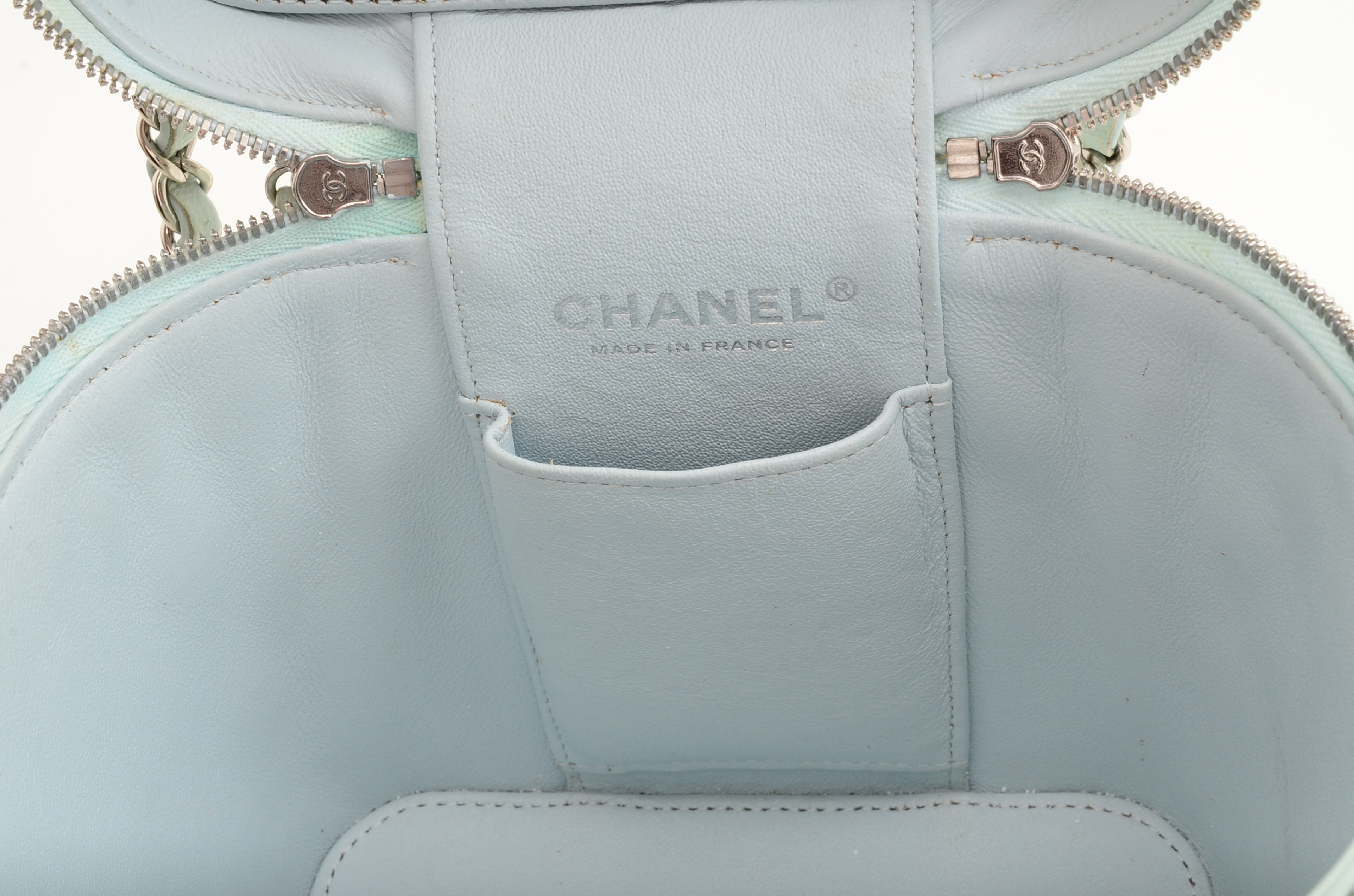 Caviar Skin 2-Way Vanity Bag Shoulder Bag W15 Vanity Bag — view 13