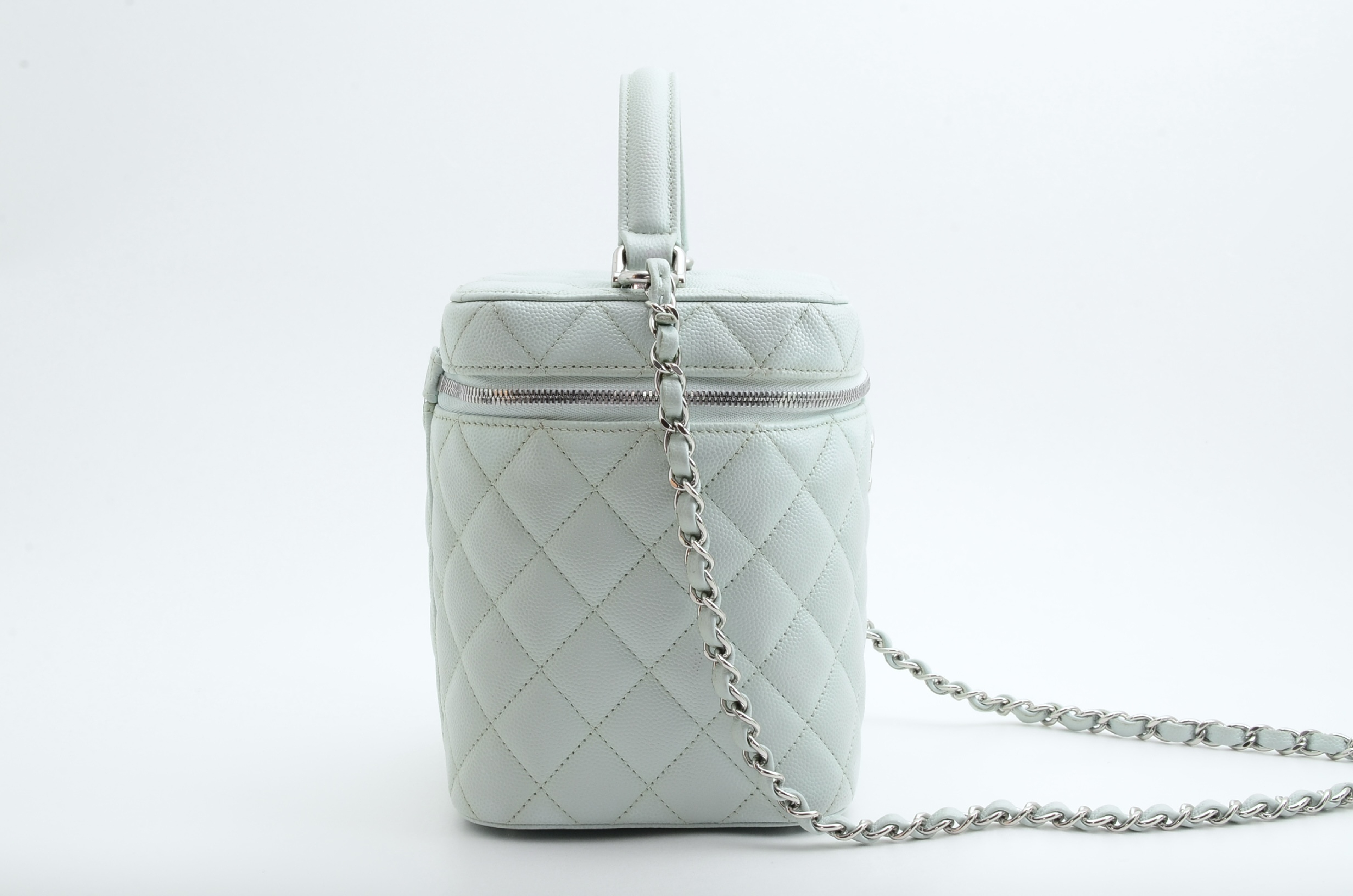 Caviar Skin 2-Way Vanity Bag Shoulder Bag W15 Vanity Bag — view 3