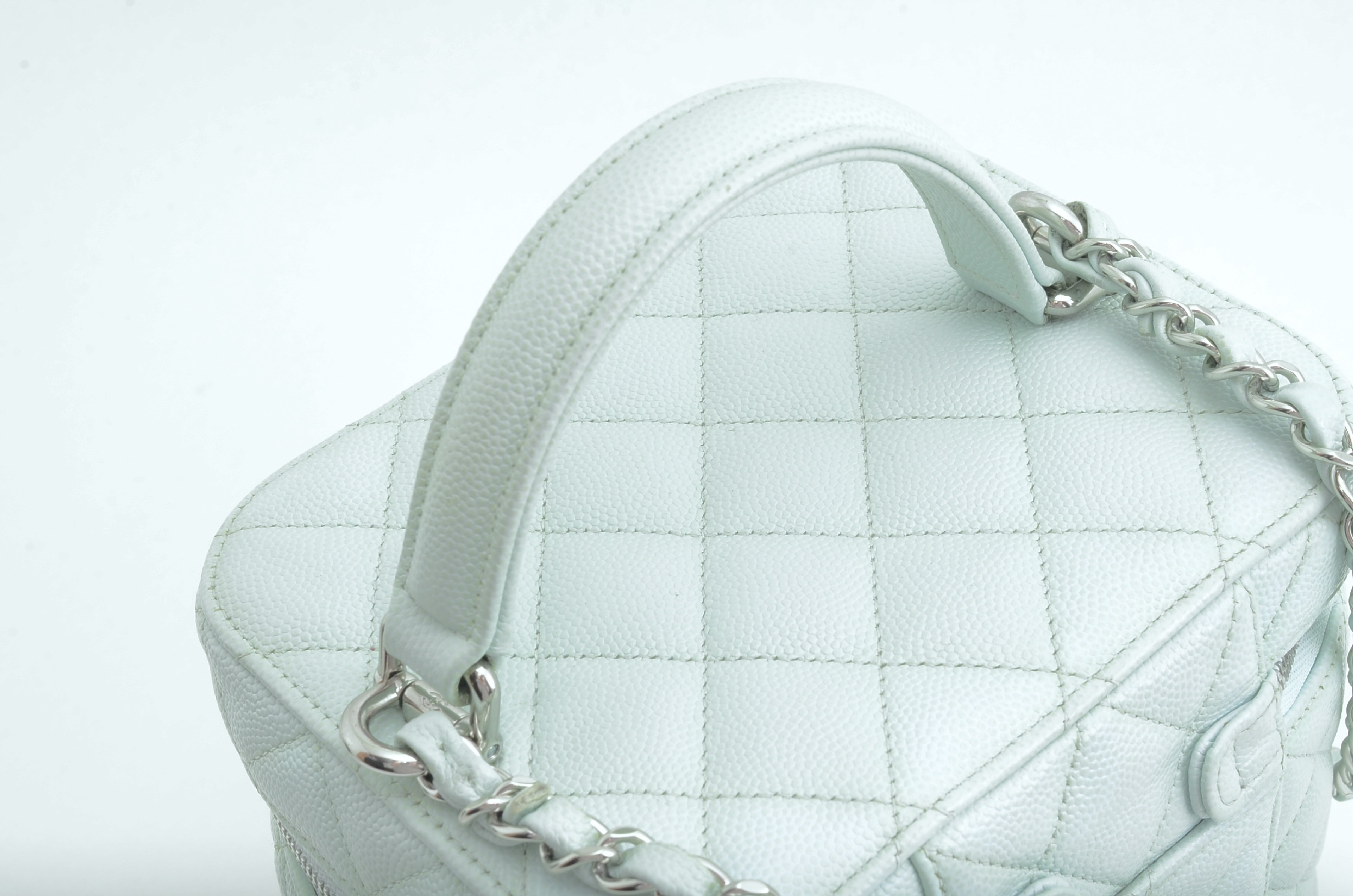 Caviar Skin 2-Way Vanity Bag Shoulder Bag W15 Vanity Bag — view 7