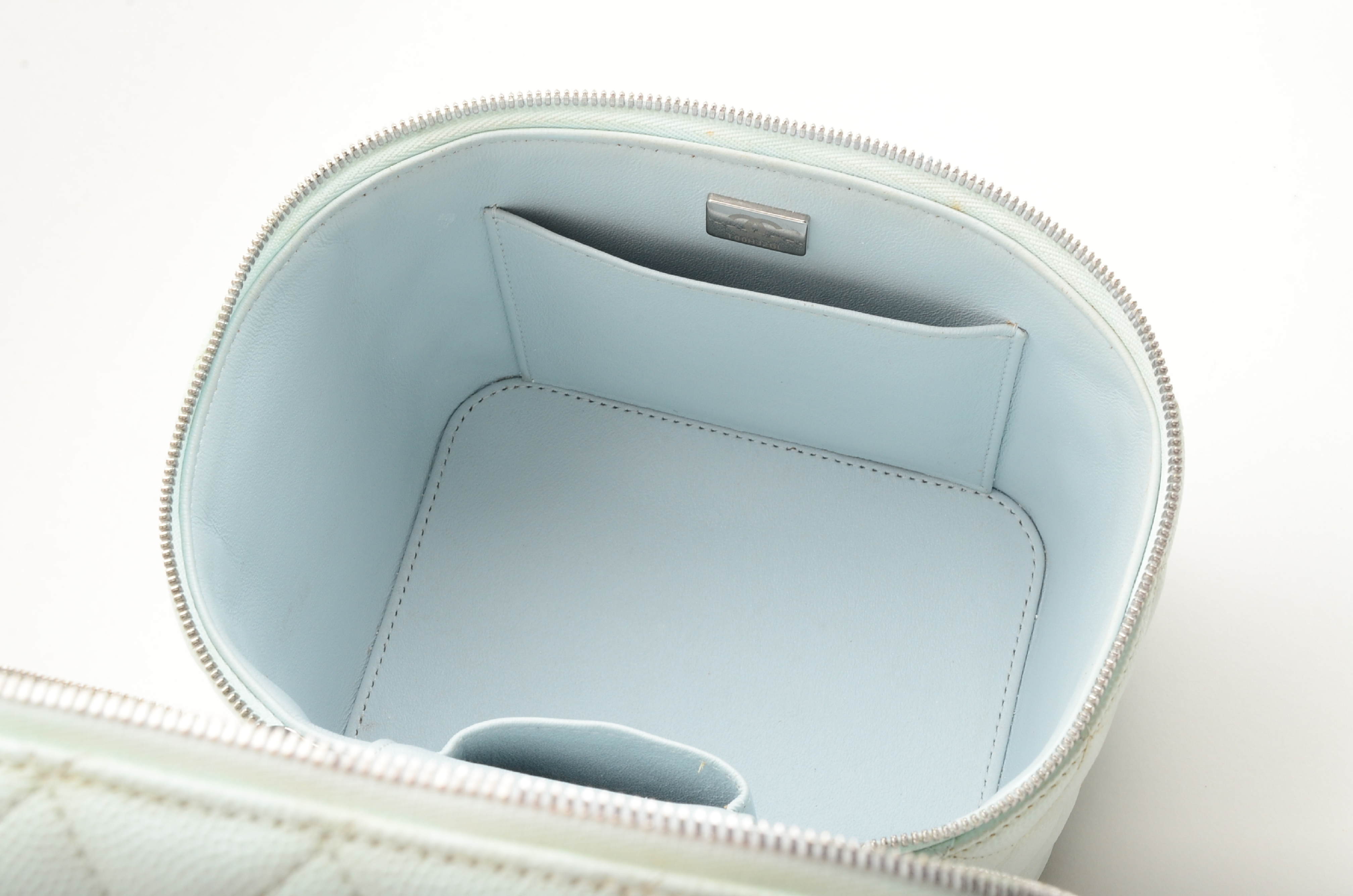 Caviar Skin 2-Way Vanity Bag Shoulder Bag W15 Vanity Bag — view 10