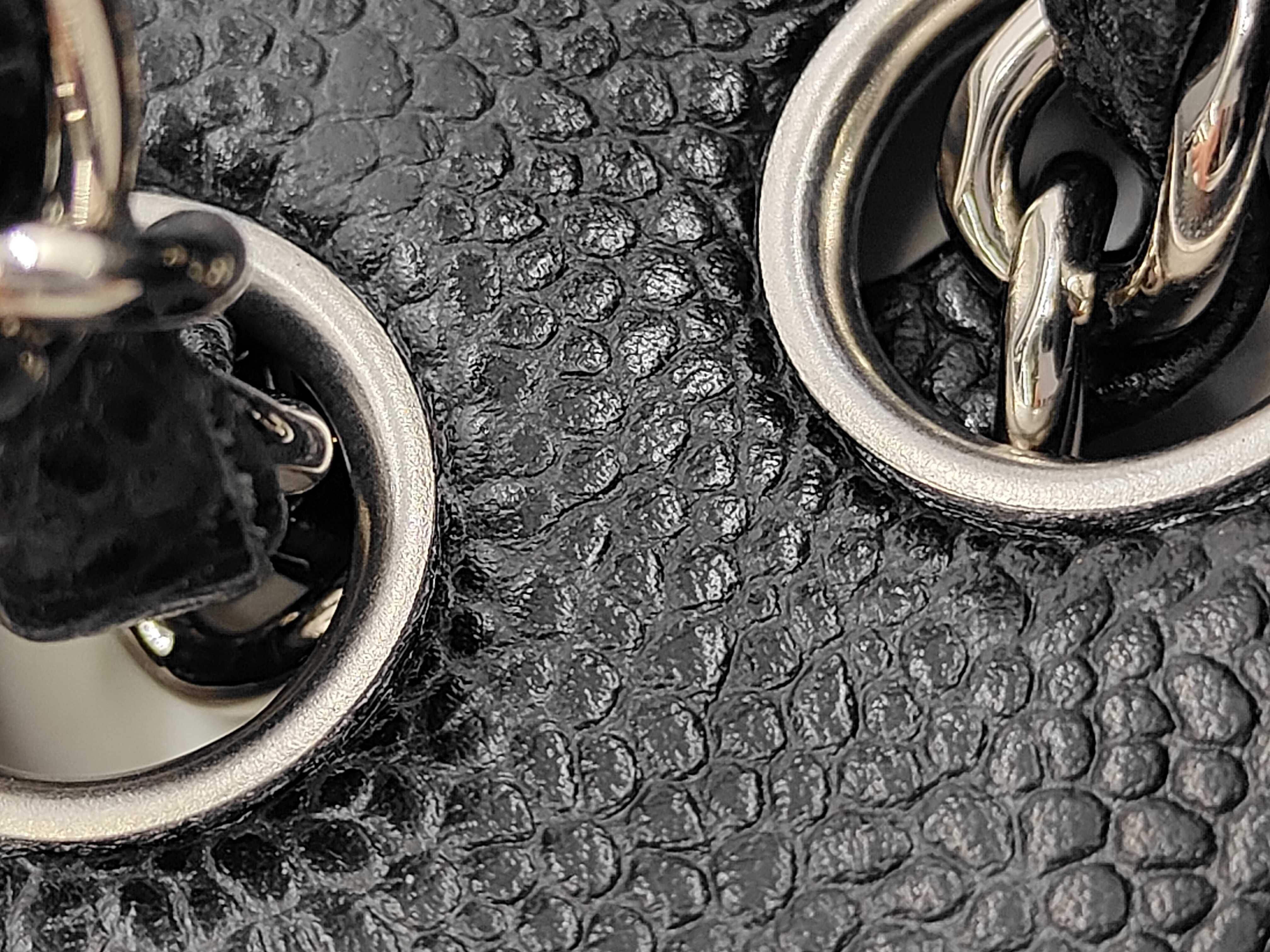 Matelassé 25 Caviar Skin Black Silver Hardware Double Flap Bag (Serial Number 23) — view 8