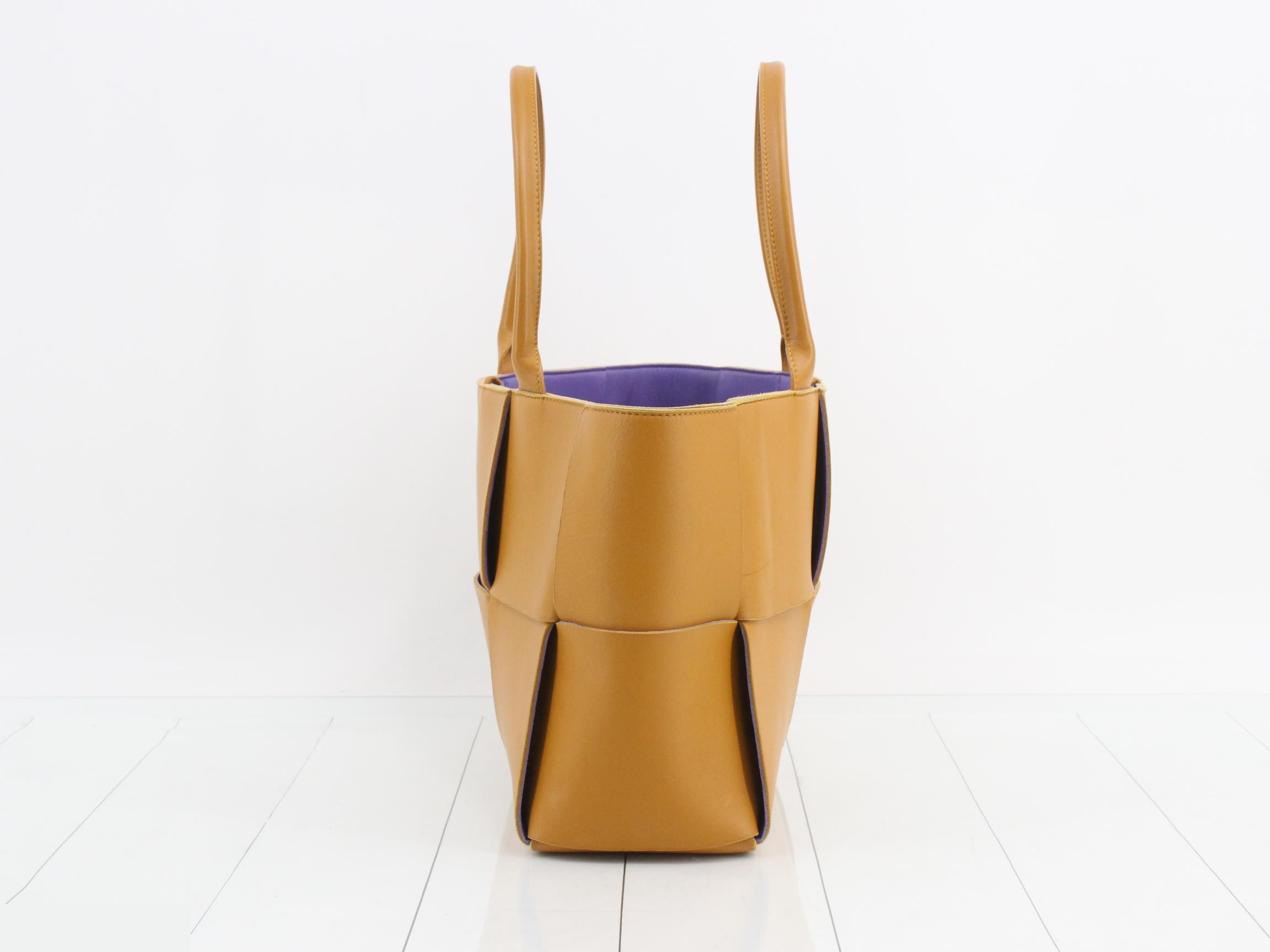 Intrecciato Arcotote Tote Bag — view 3