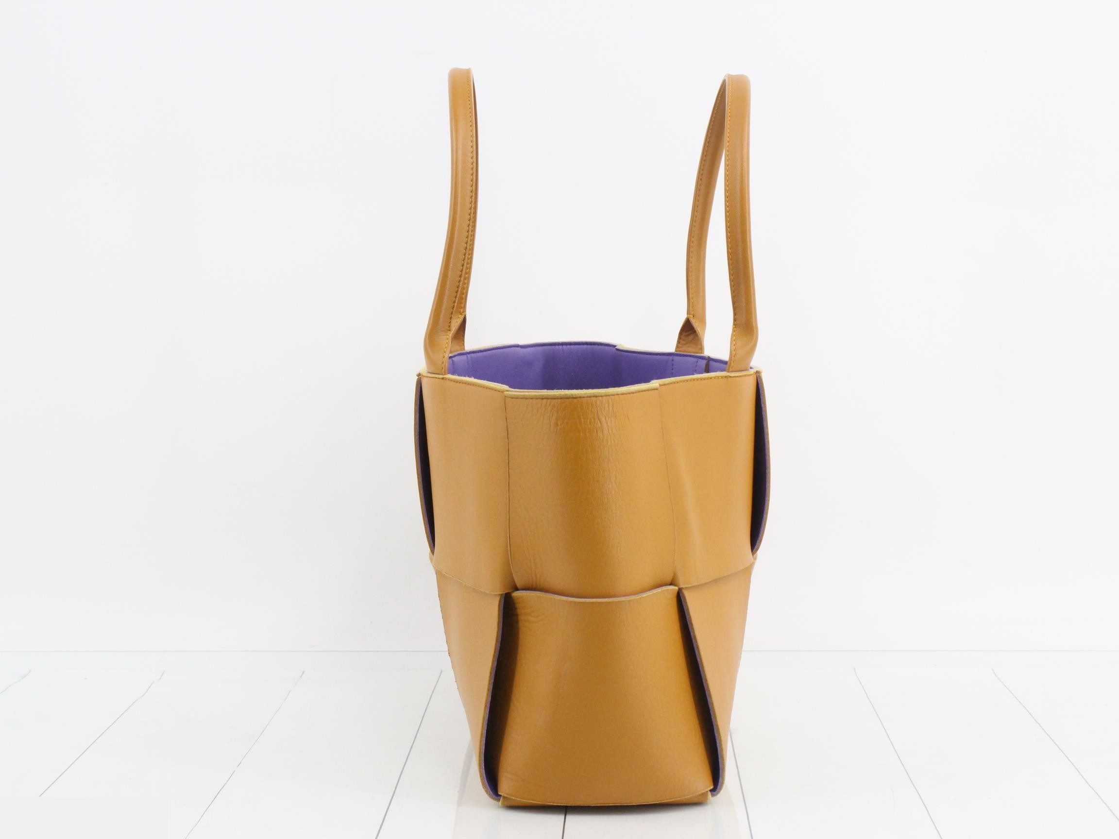 Intrecciato Arcotote Tote Bag — view 4