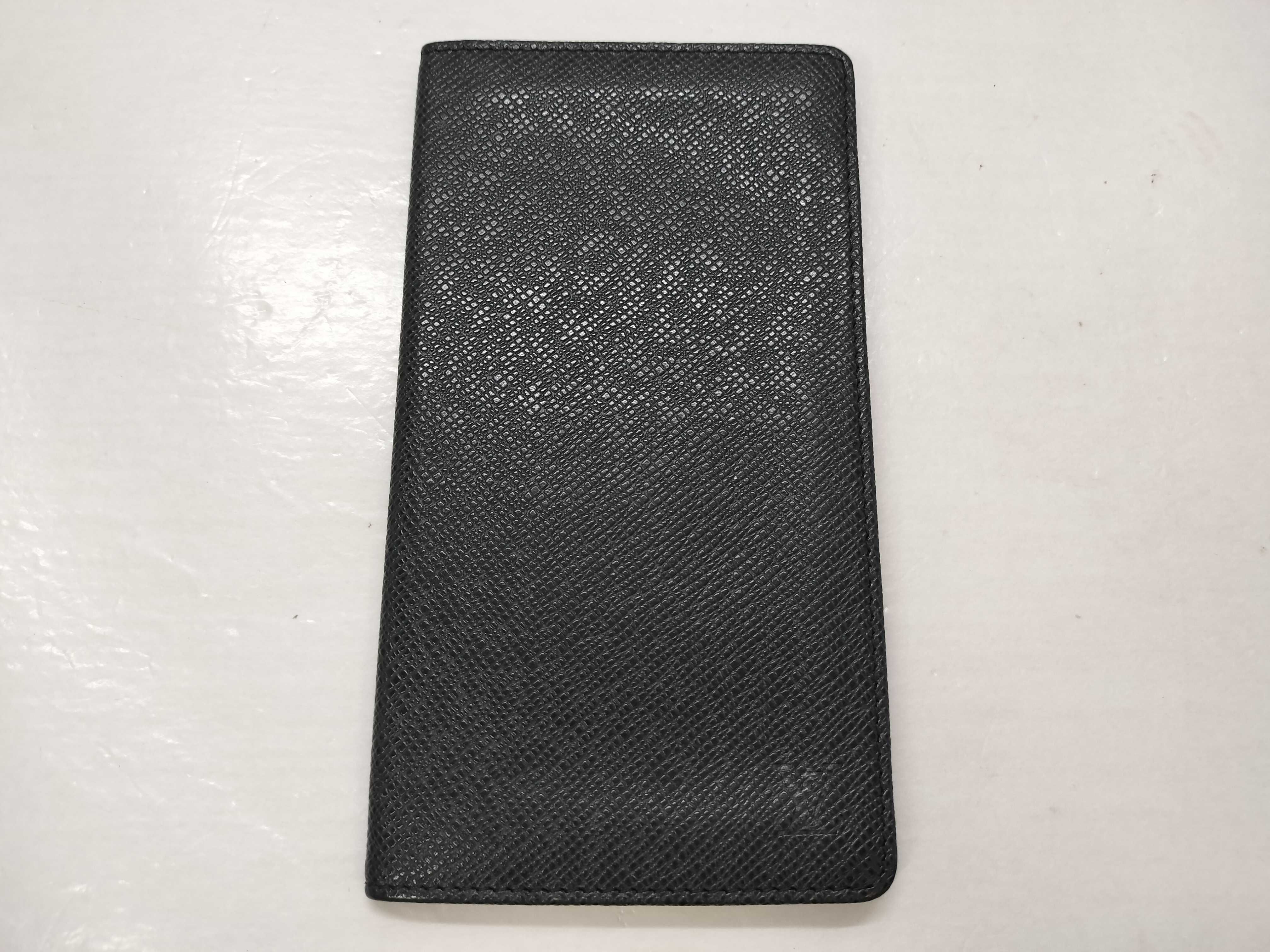 Taiga Leather Wallet M31002 Portecarte Credit CT1026 (Black)