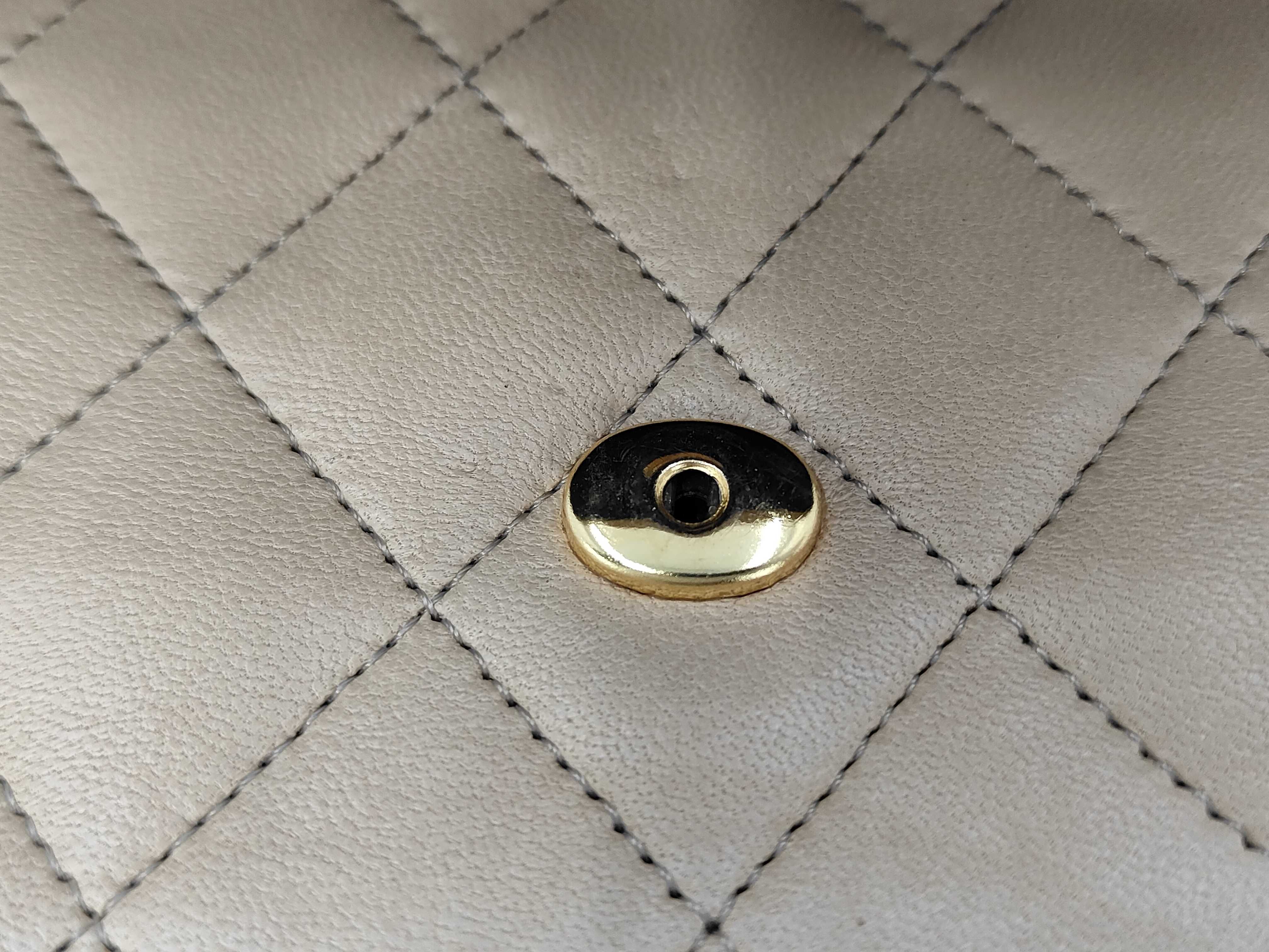 Matelassé CC Logo Shoulder Bag — view 11