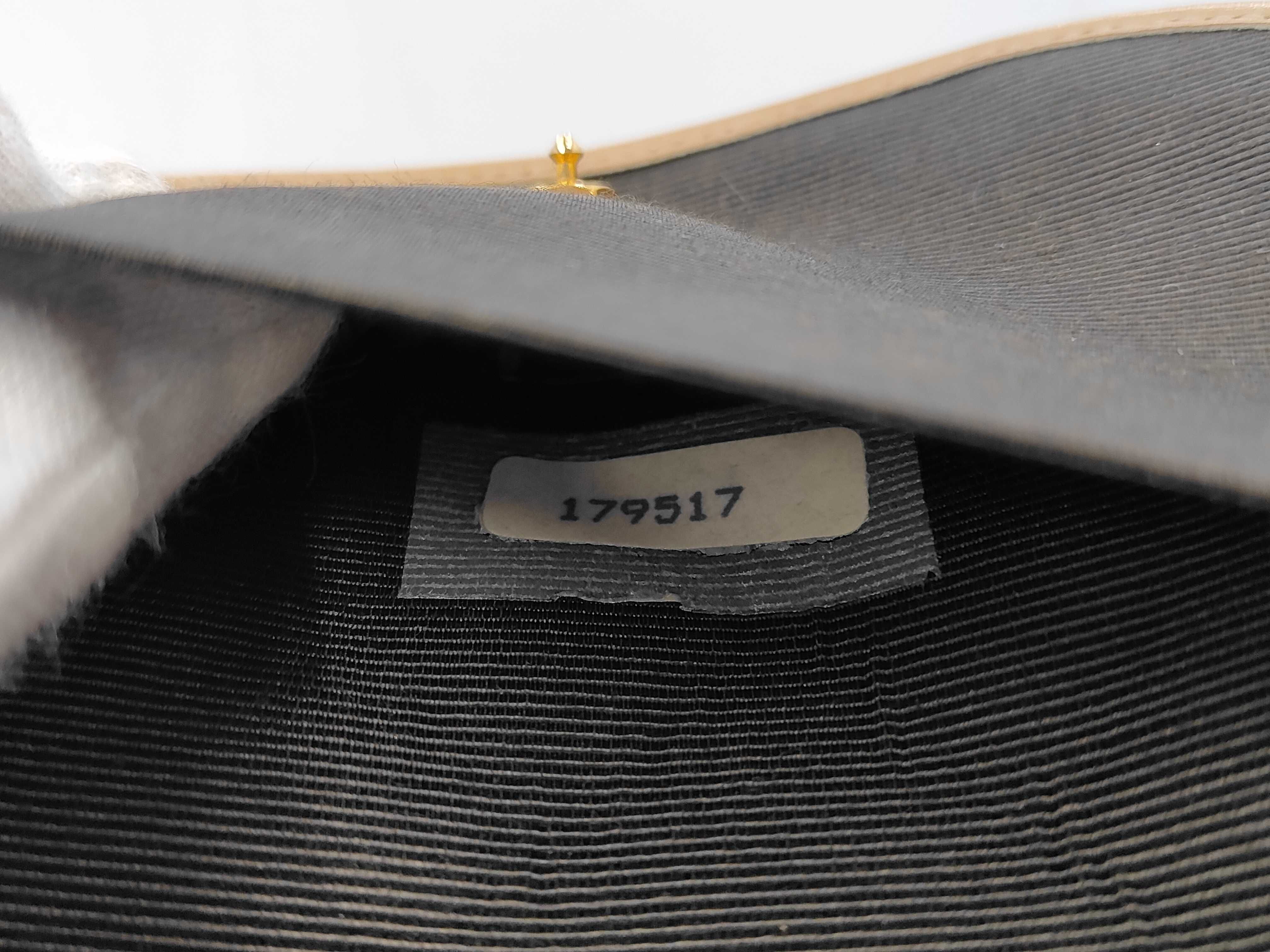 Matelassé CC Logo Shoulder Bag — view 12