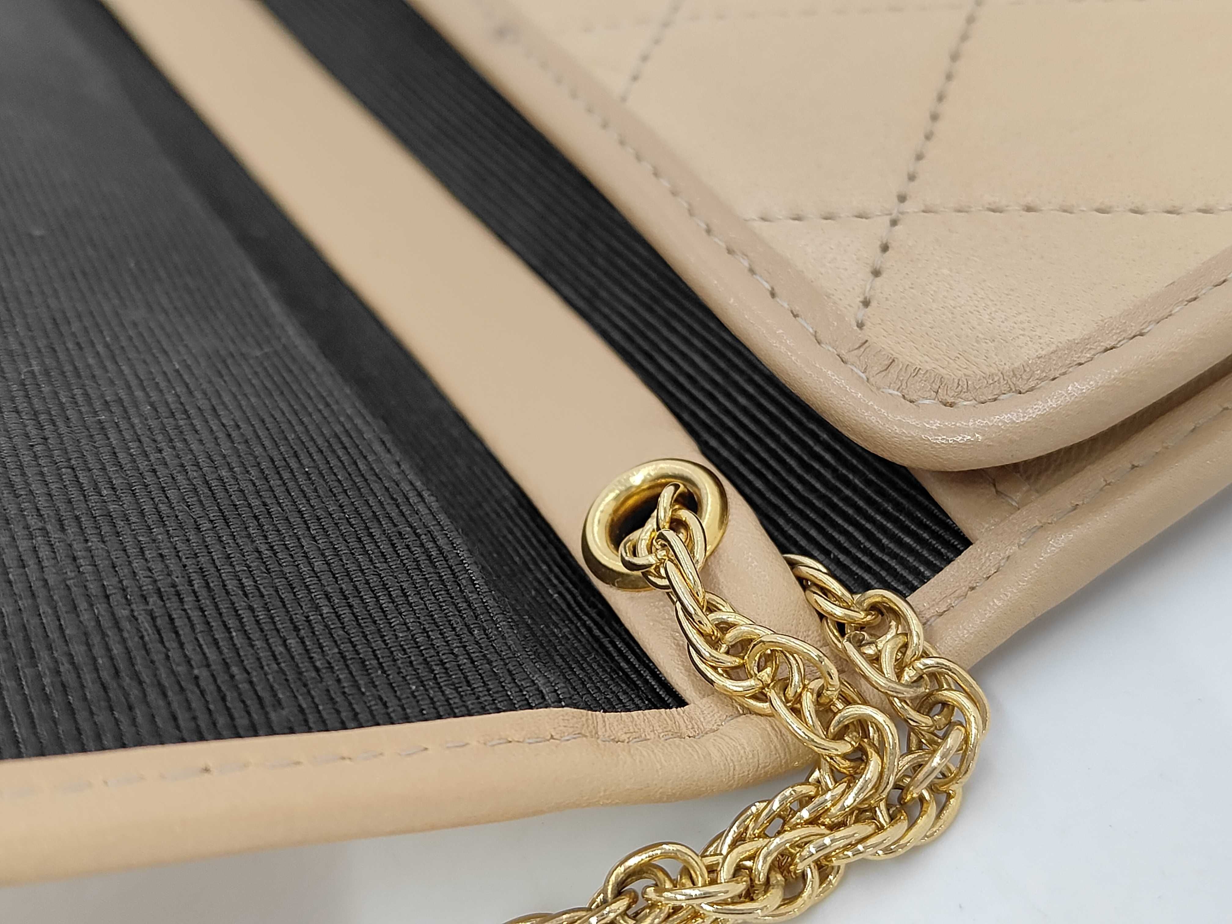 Matelassé CC Logo Shoulder Bag — view 5