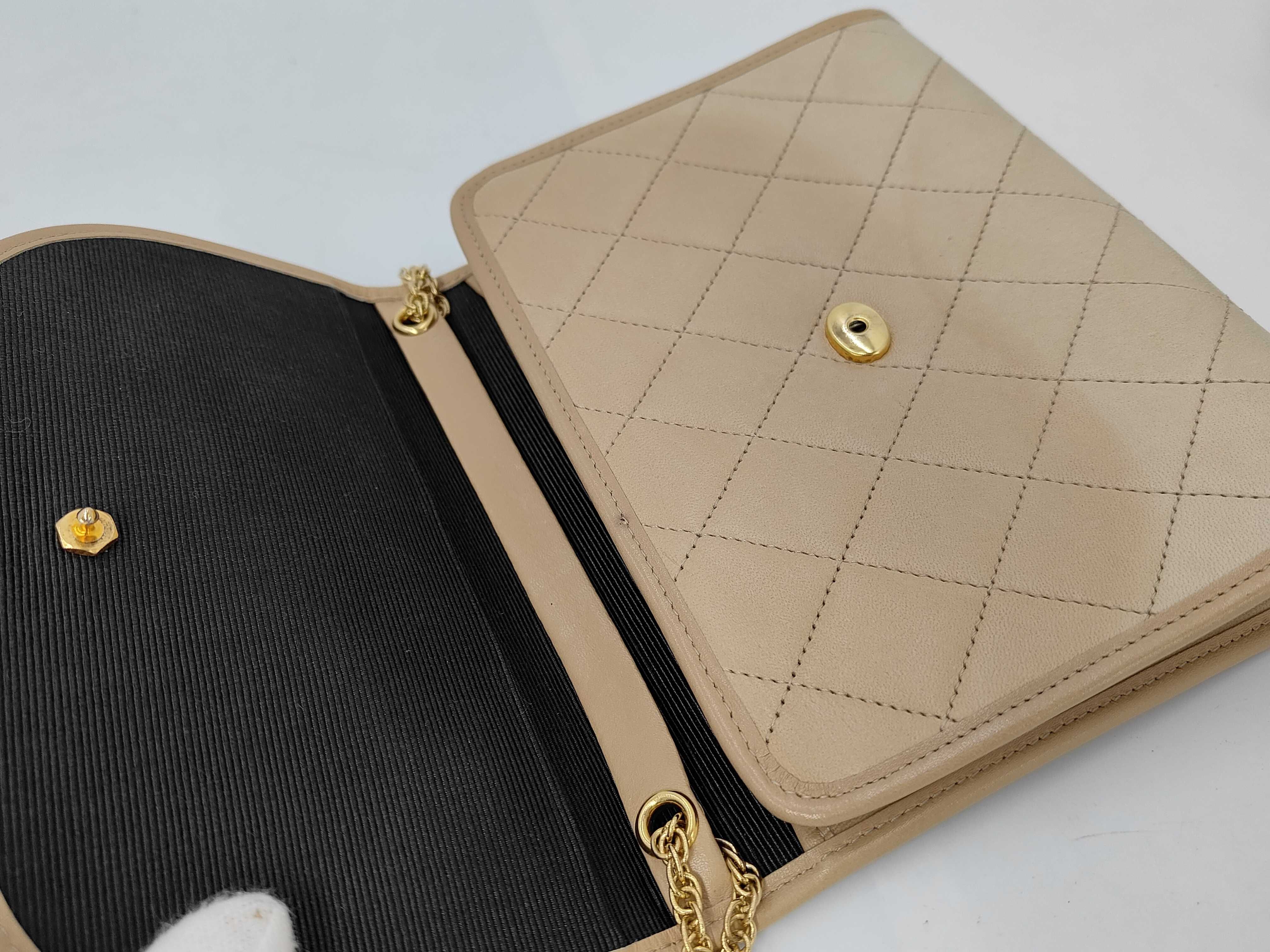Matelassé CC Logo Shoulder Bag — view 6