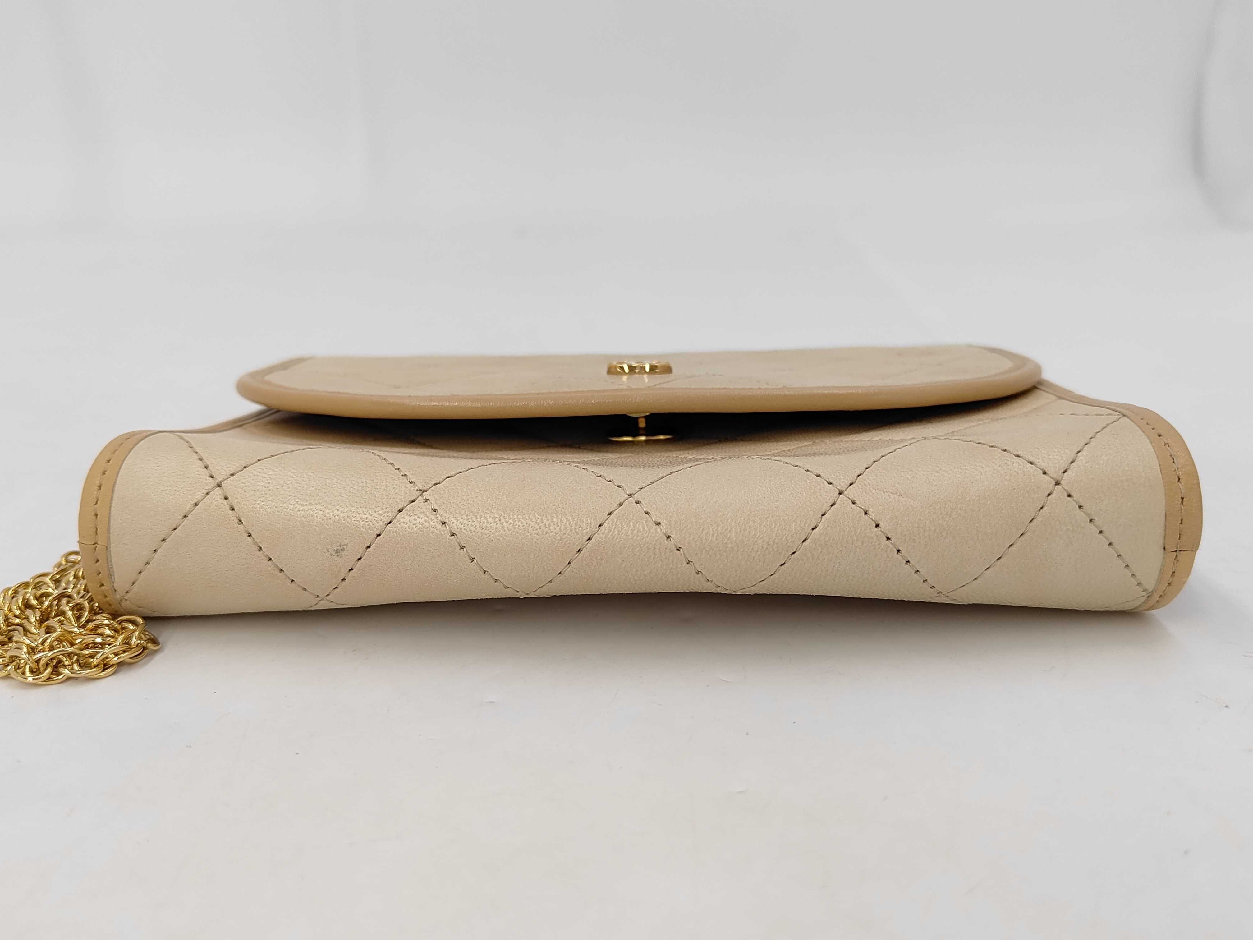 Matelassé CC Logo Shoulder Bag — view 8