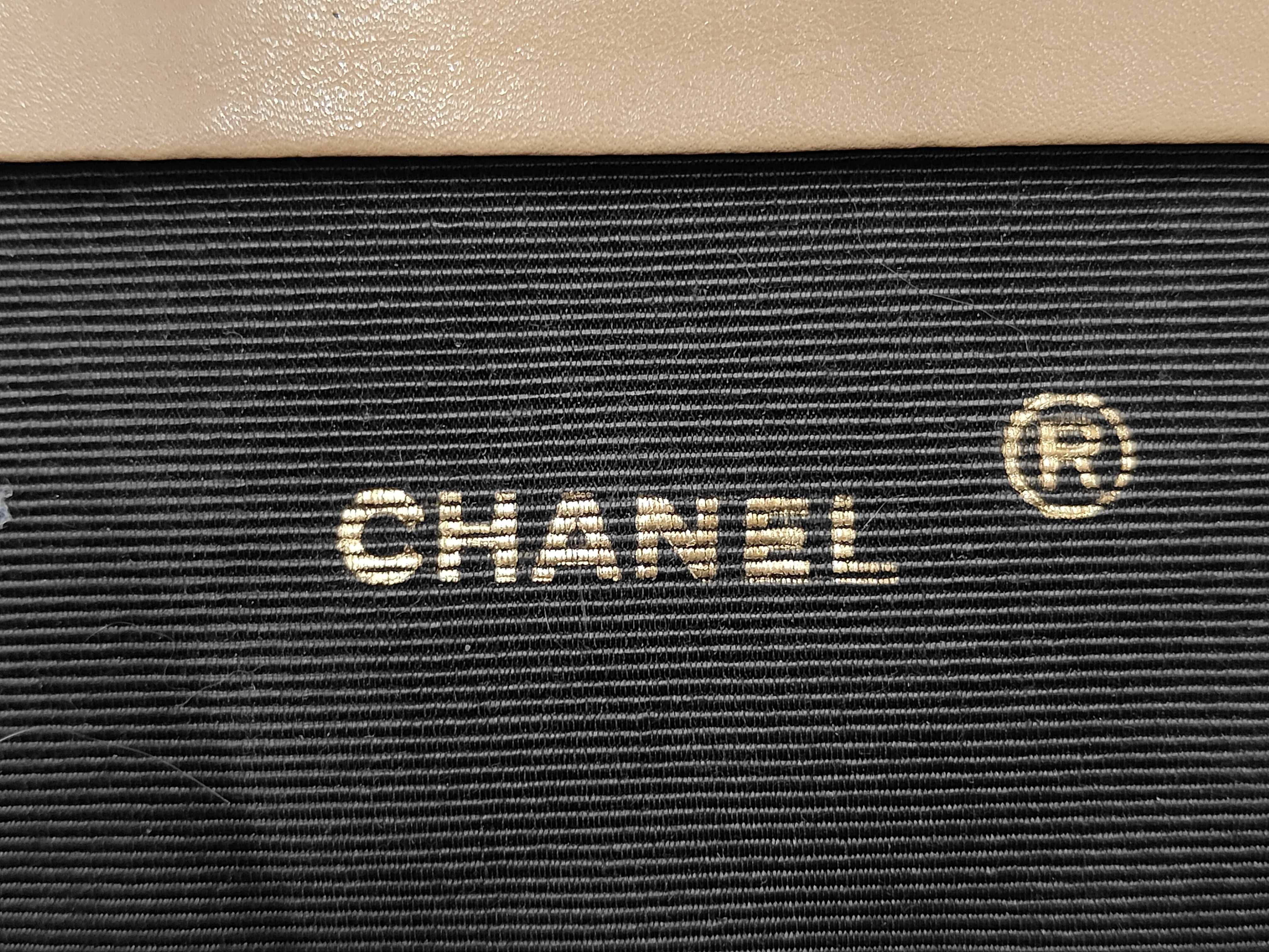 Matelassé CC Logo Shoulder Bag — view 10