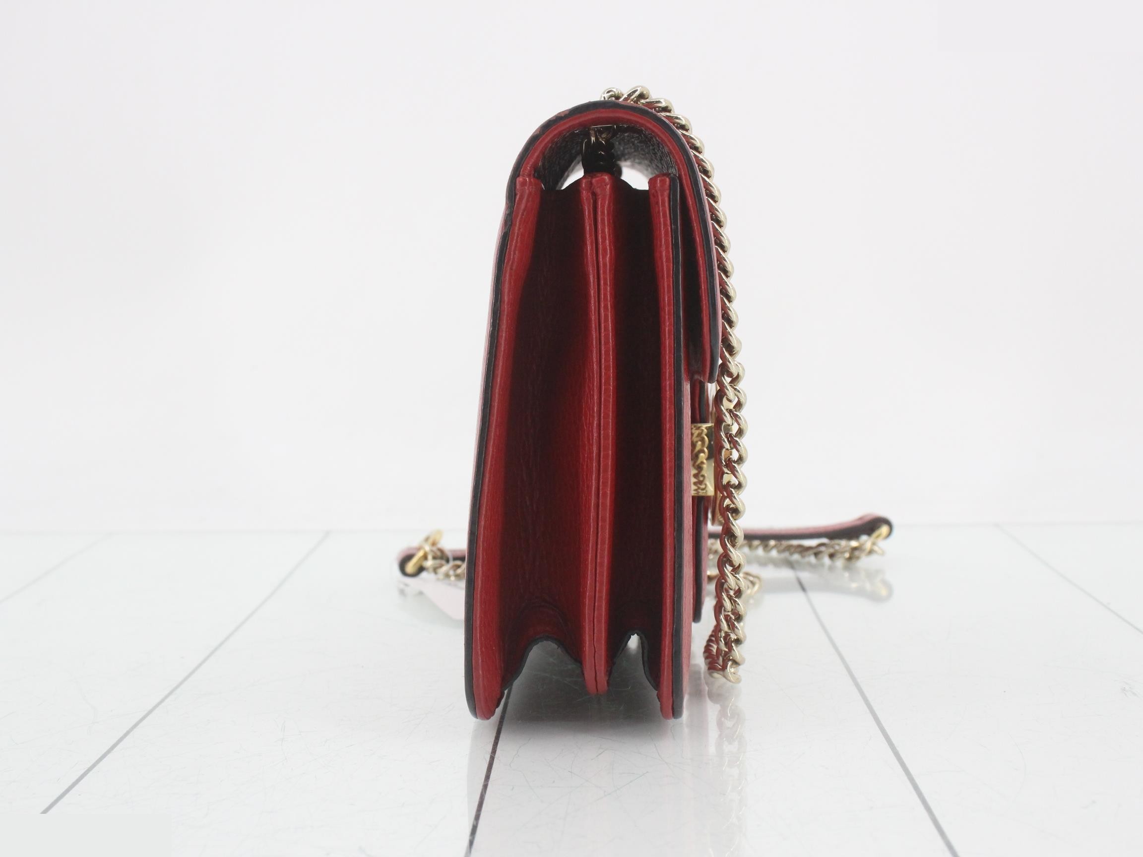 Interlocking G Chain Shoulder Bag — view 4