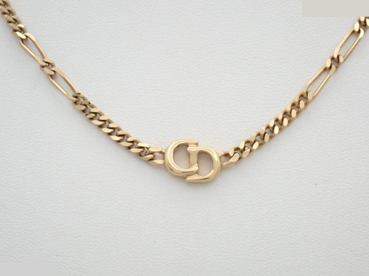 necklace, chain approximately 45cm