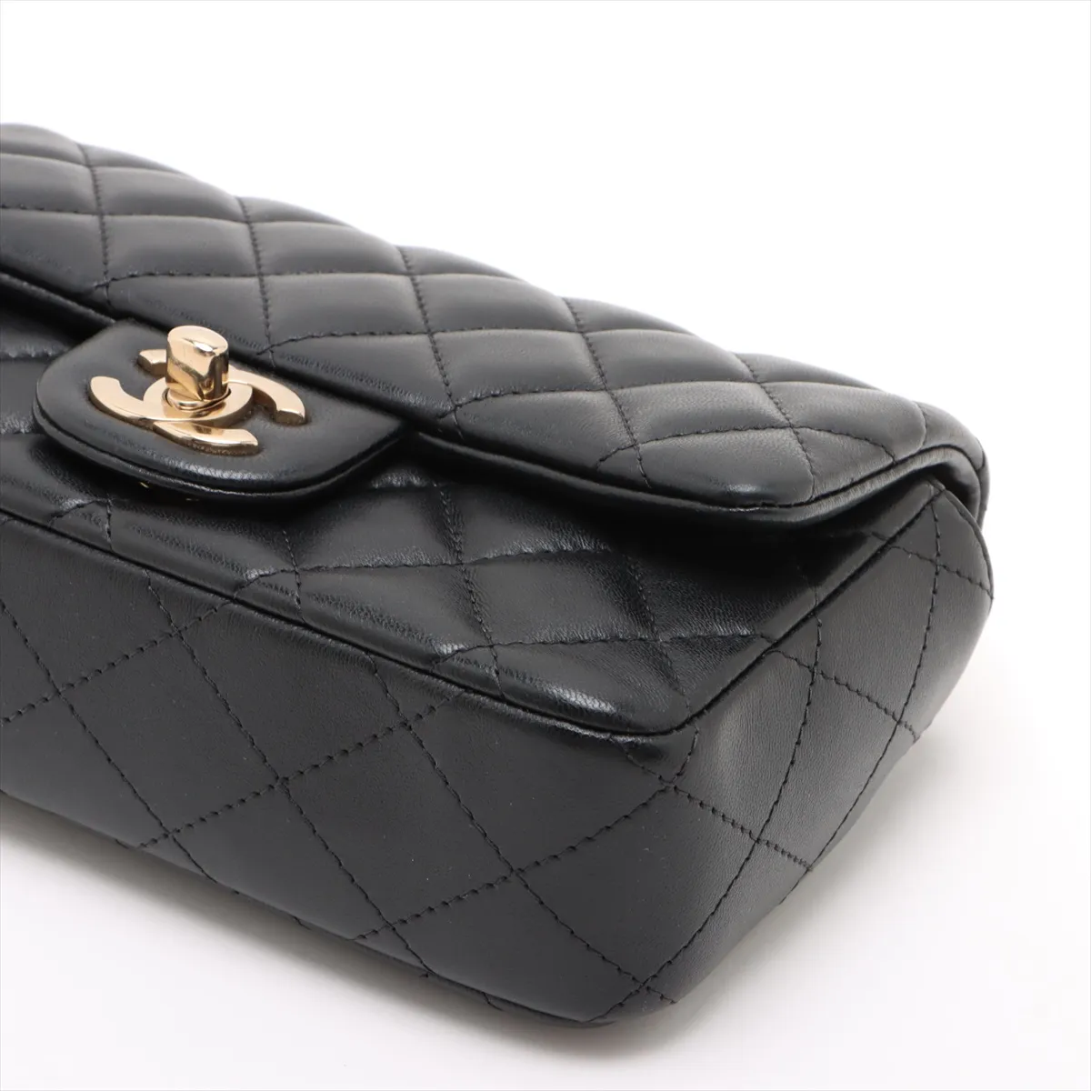 [Individually wrapped] Chanel Mini Matelasse 18 Lambskin Single Flap Single Chain Bag Black Gold Hardware TH91LG34 Random Plate AS5219 — view 3