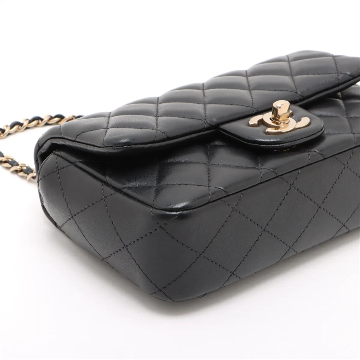 [Individually wrapped] Chanel Mini Matelasse 18 Lambskin Single Flap Single Chain Bag Black Gold Hardware TH91LG34 Random Plate AS5219 — view 4