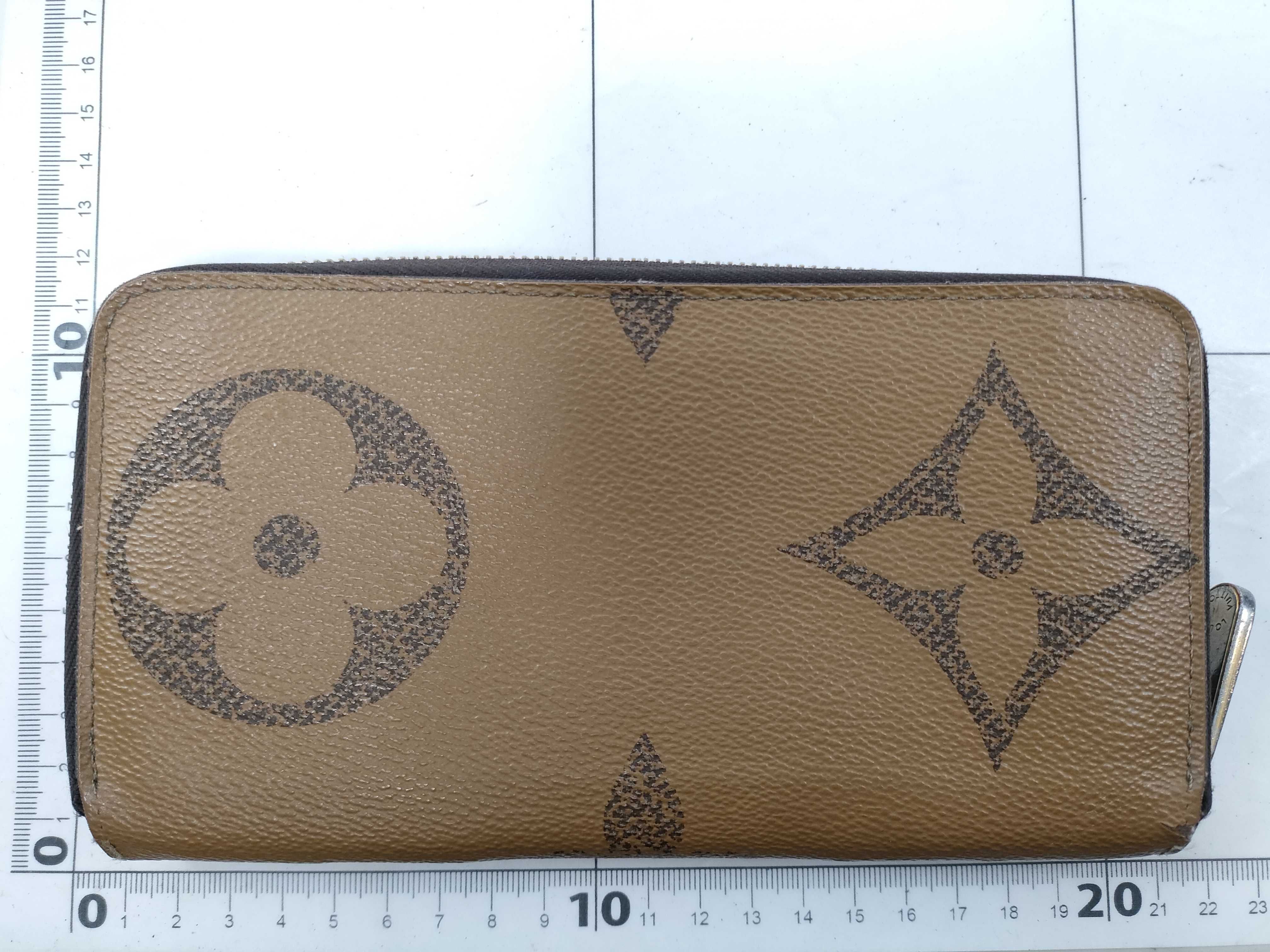 Giant Reverse Zippy Wallet M69353 — view 2