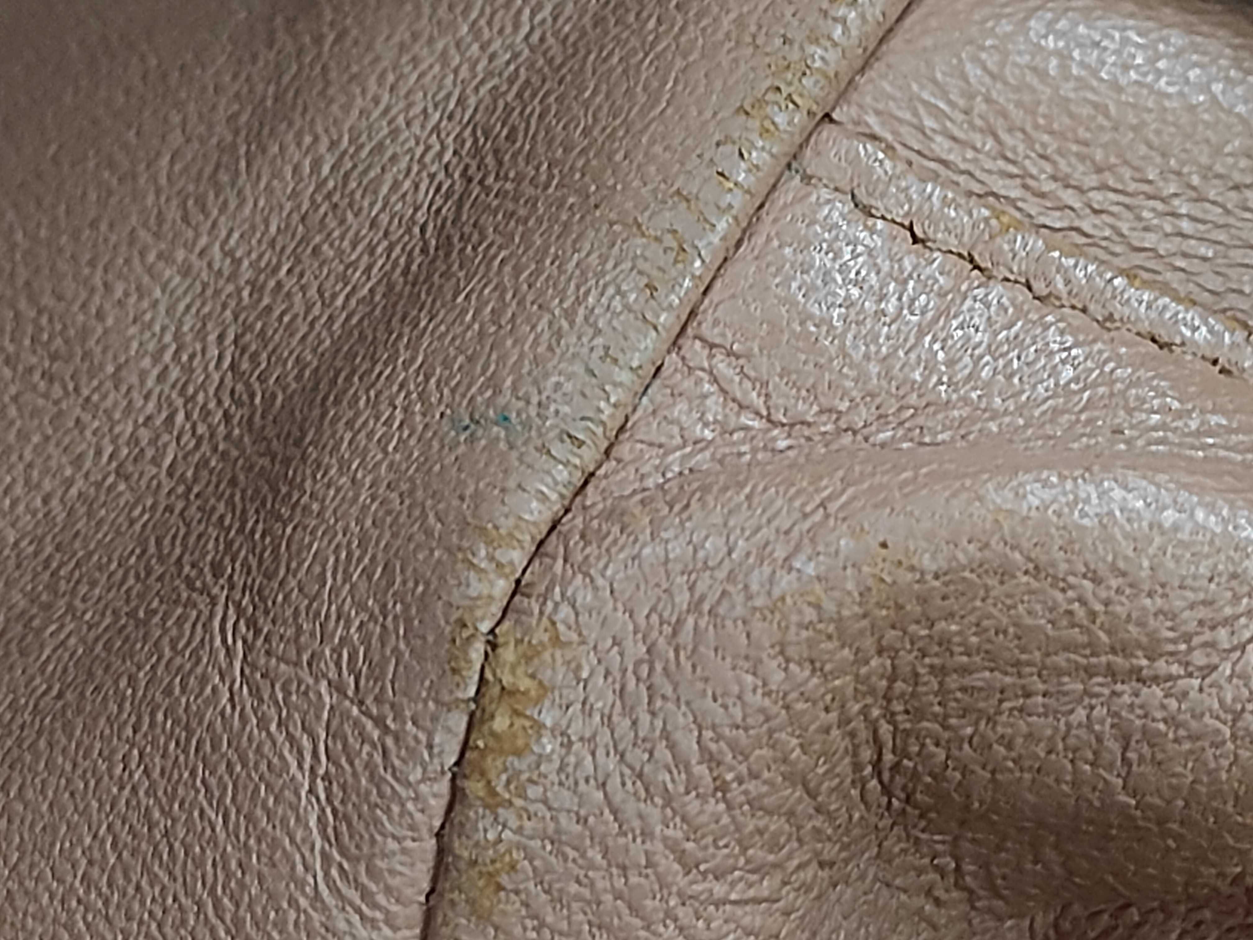 Matelassé Logo Caviar Skin Handbag — view 11