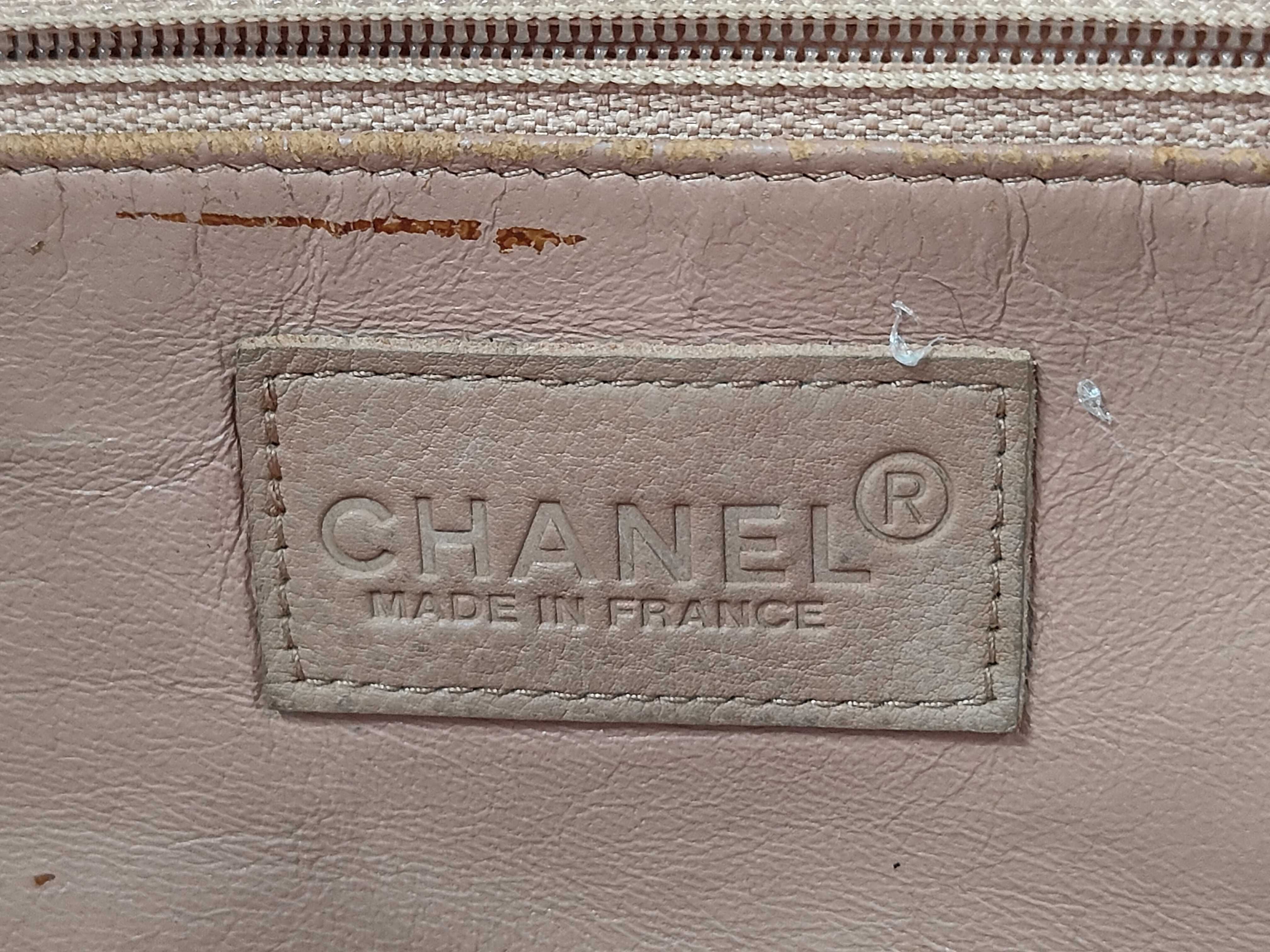Matelassé Logo Caviar Skin Handbag — view 12
