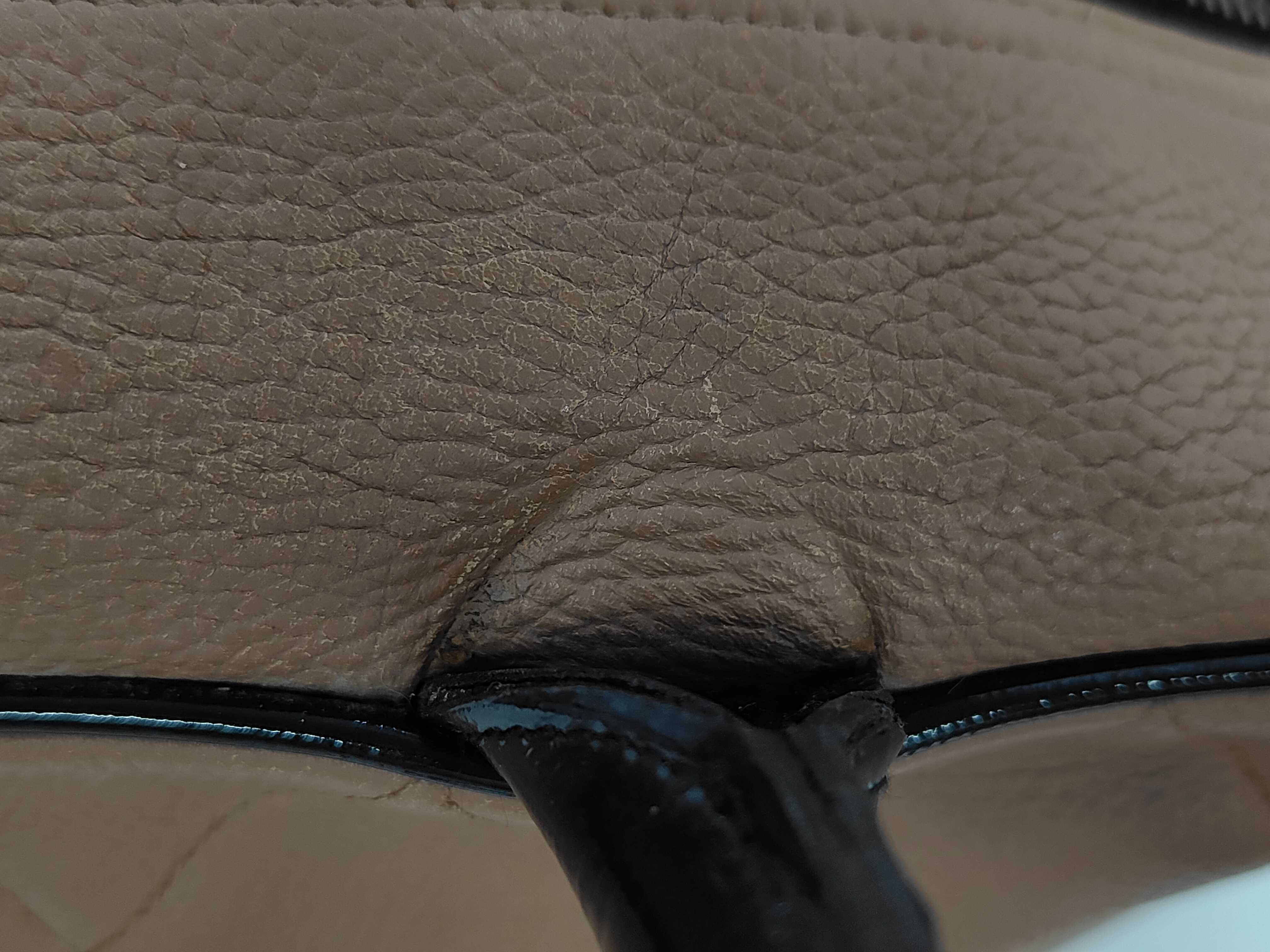 Matelassé Logo Caviar Skin Handbag — view 7