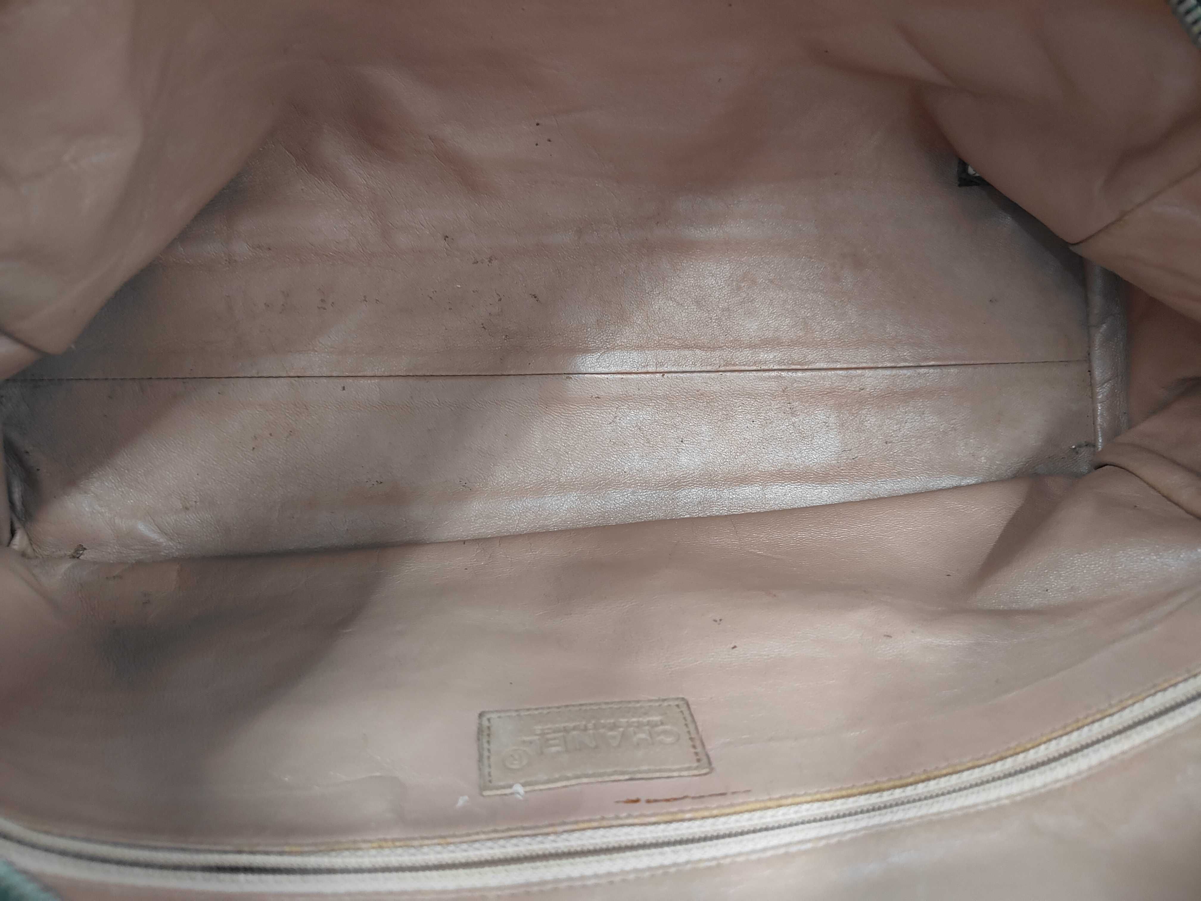 Matelassé Logo Caviar Skin Handbag — view 9