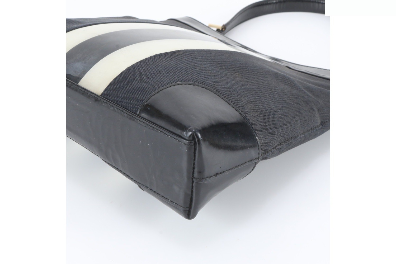 Leather and canvas shoulder bag. — view 5