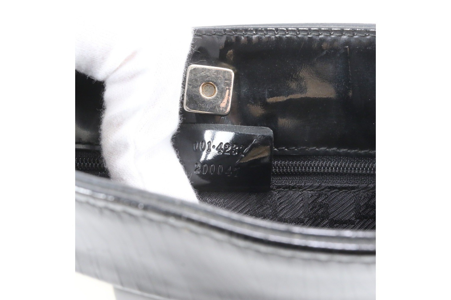 Leather and canvas shoulder bag. — view 9