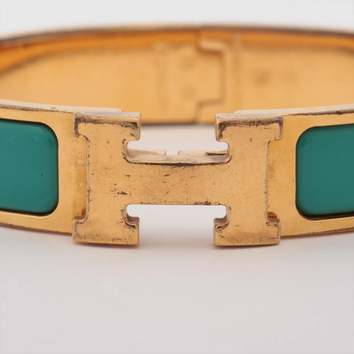 Click H Bangle Fan Bangle GP Gold x Green. — view 3