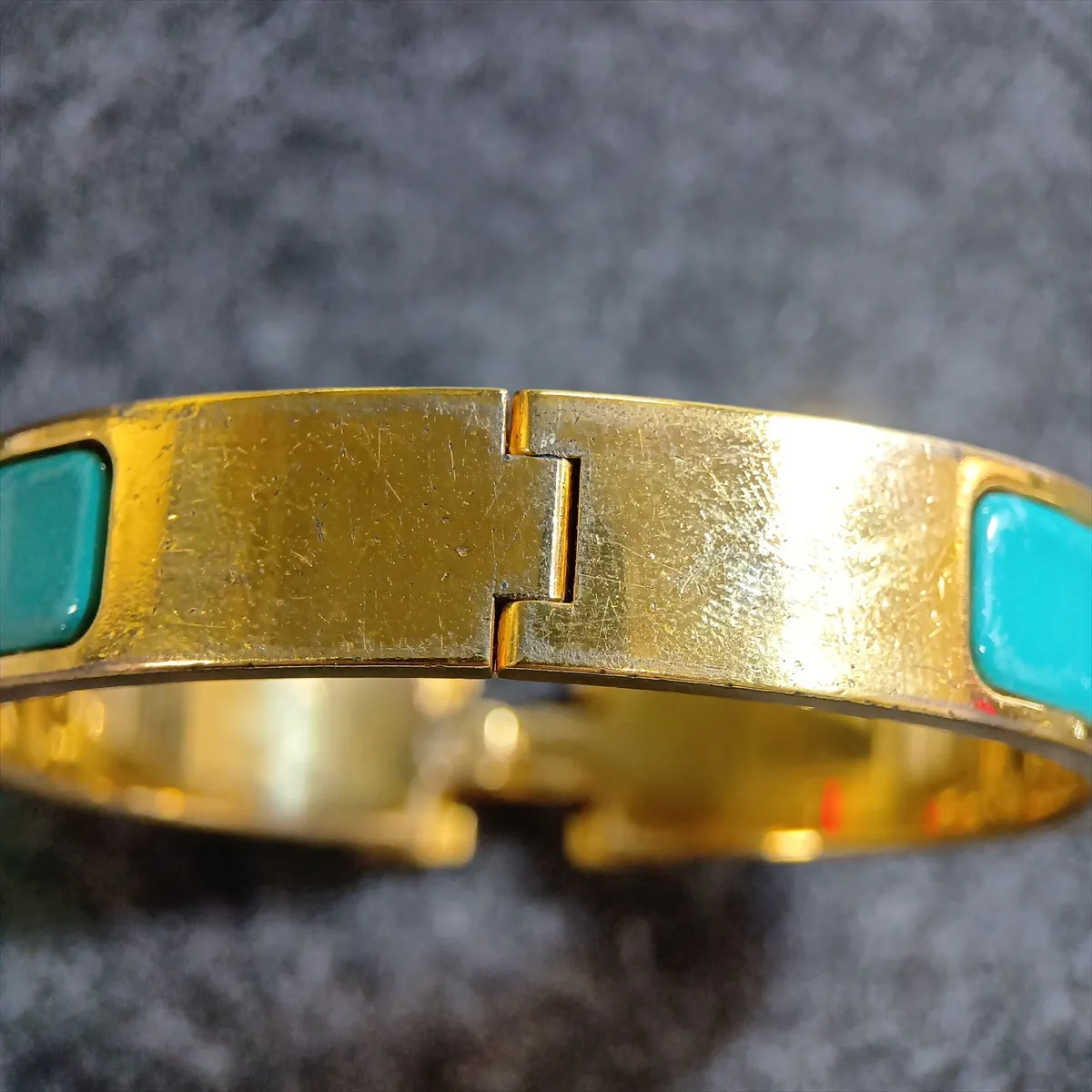 Click H Bangle Fan Bangle GP Gold x Green. — view 8