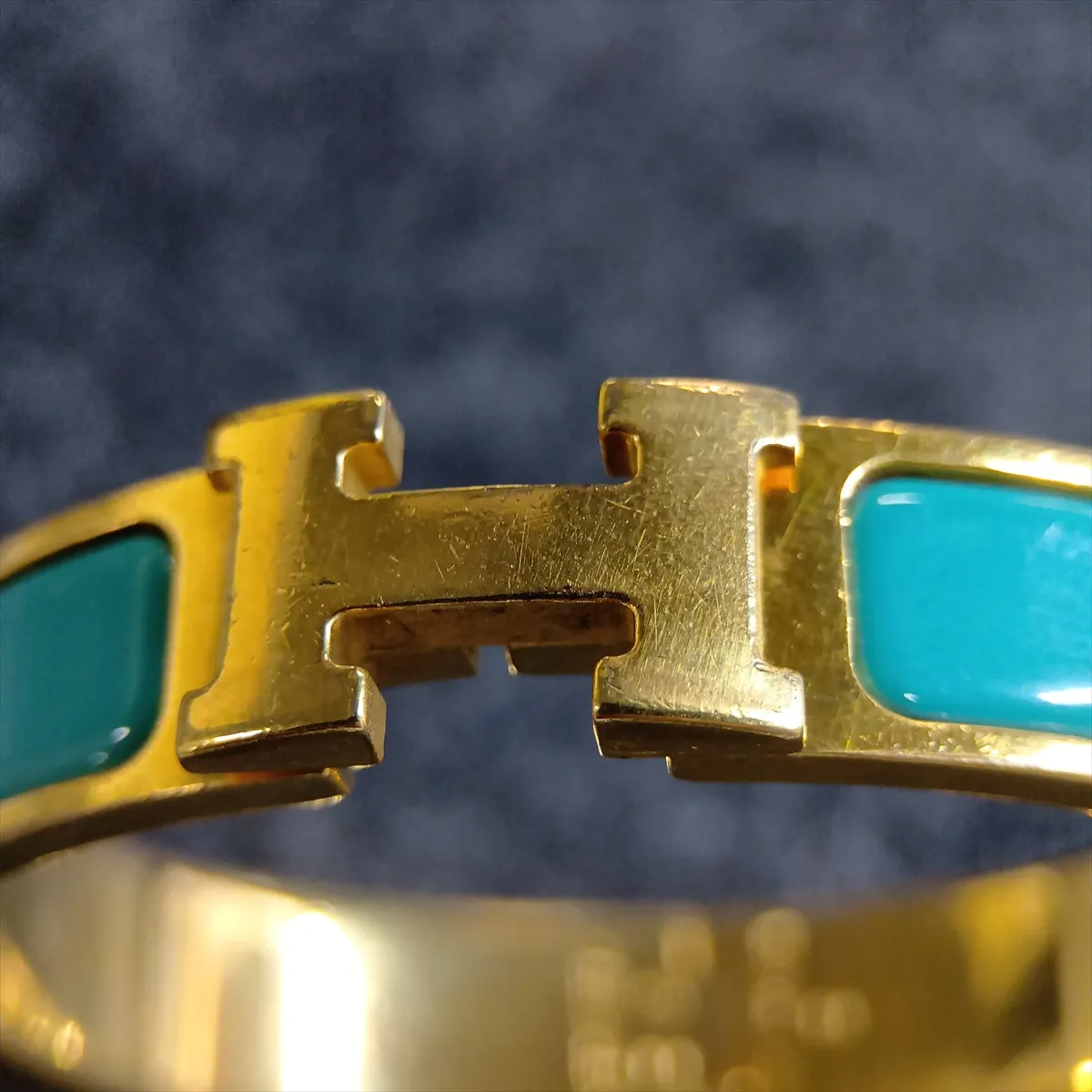 Click H Bangle Fan Bangle GP Gold x Green. — view 9