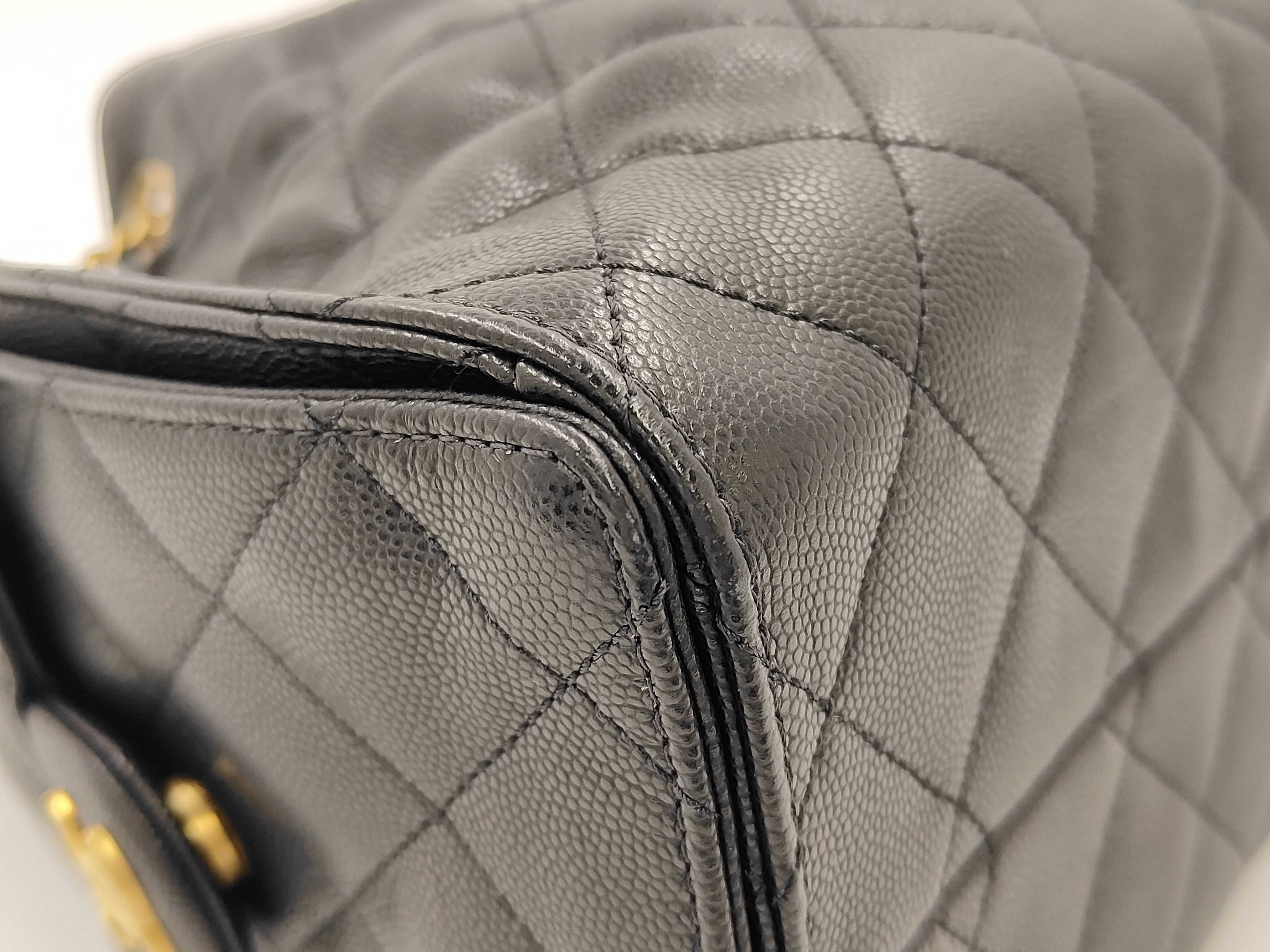 25 Small Caviar Skin Chain Shoulder Bag — view 4