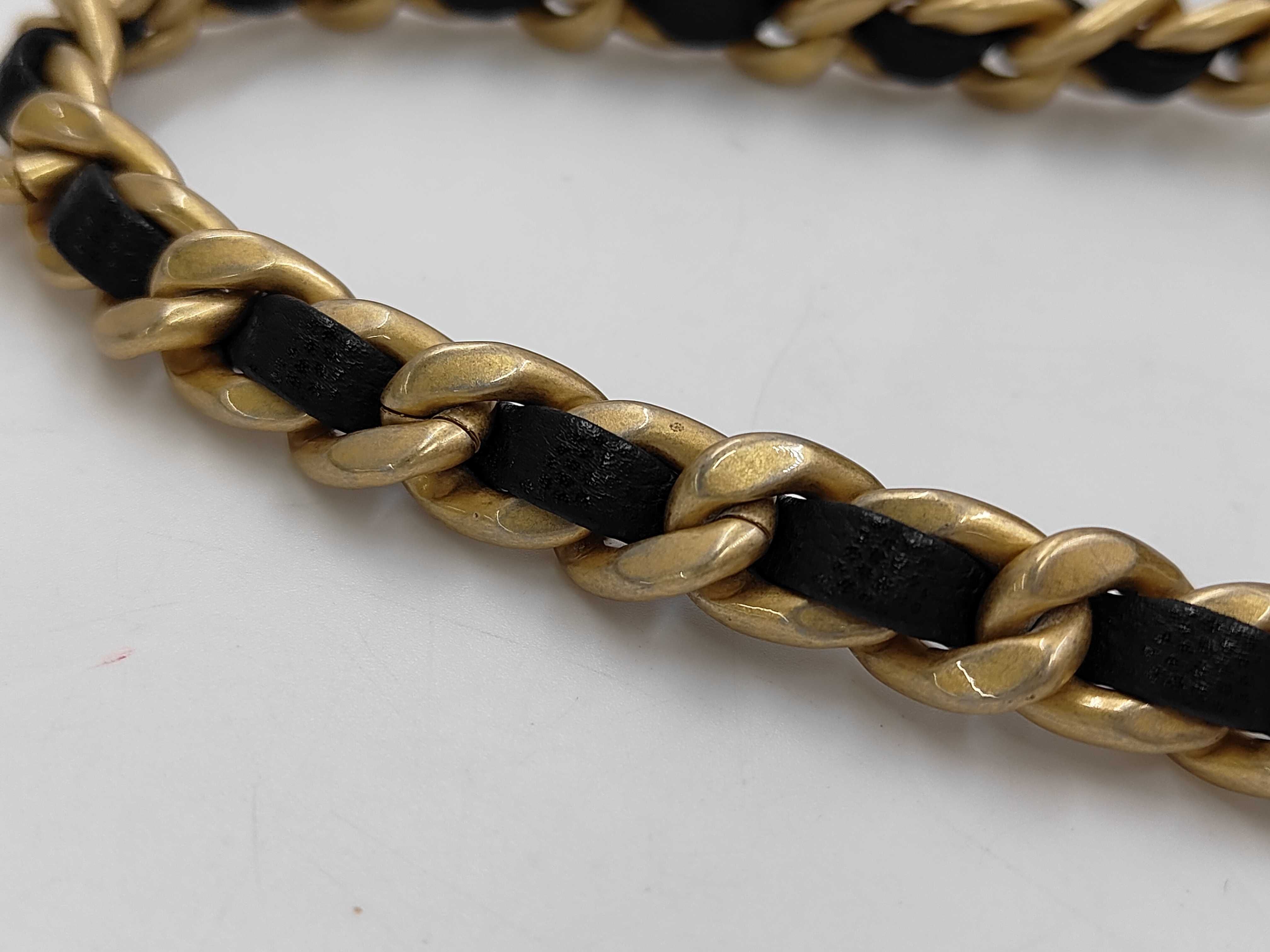 25 Small Caviar Skin Chain Shoulder Bag — view 5