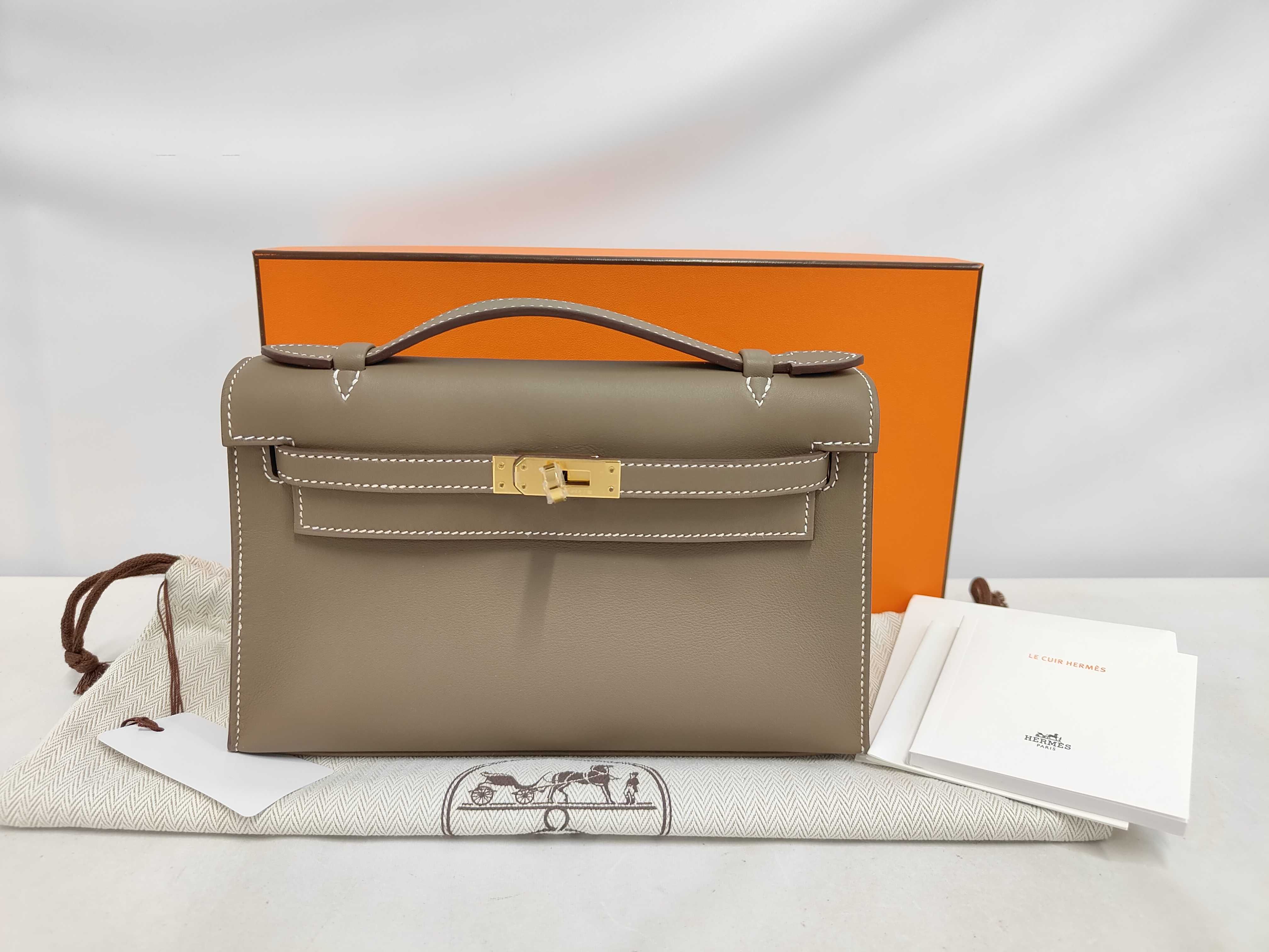 Pochette Kelly Swift Etoupe Gold Hardware G Stamp Handbag
