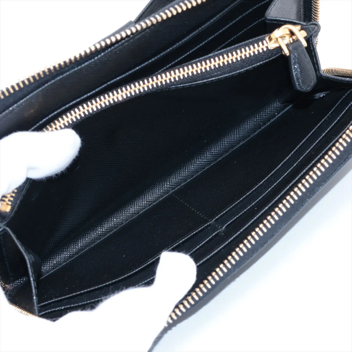 Saffiano Leather Round Zip Wallet Black Ribbon — view 6