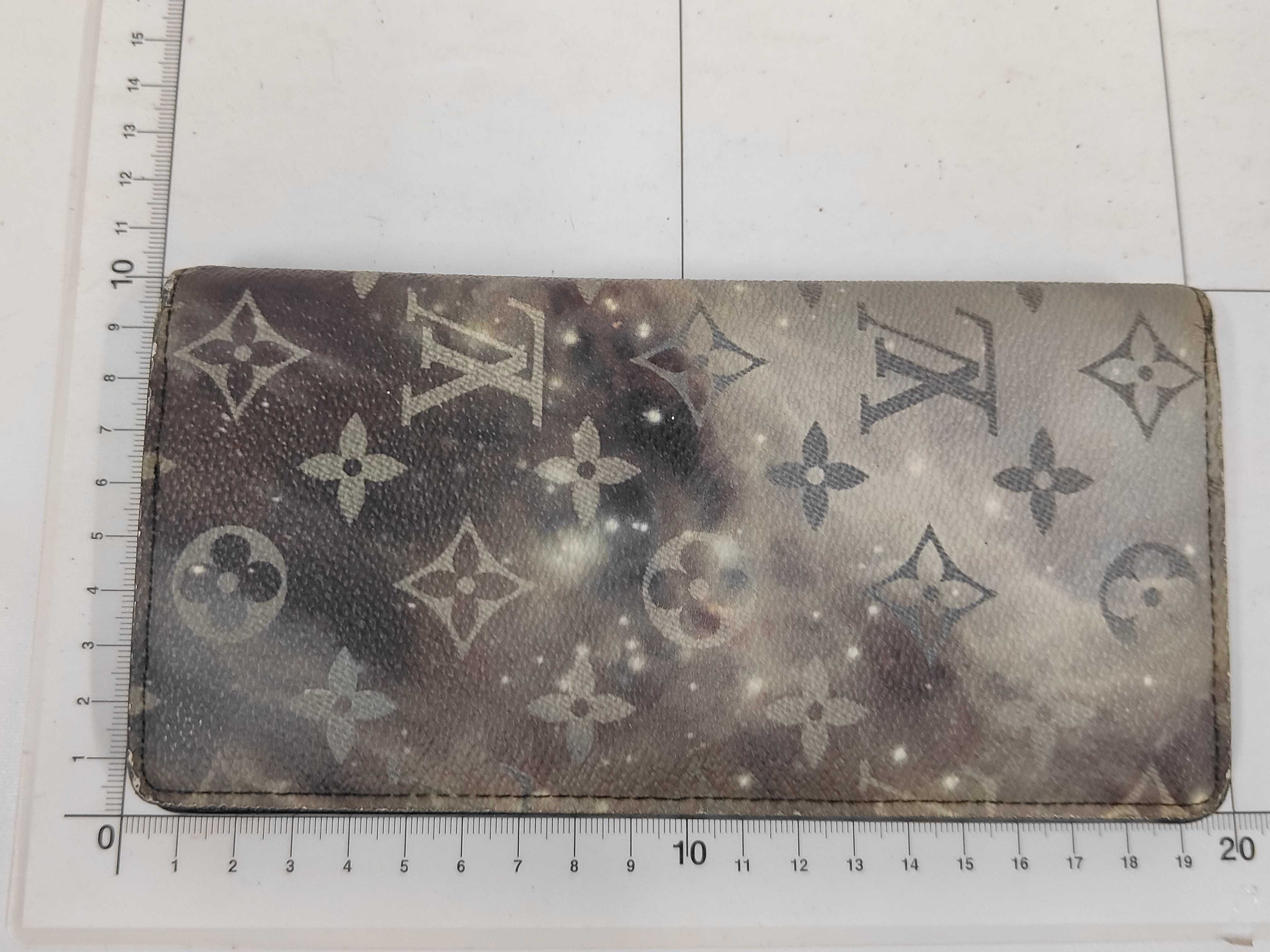 M63871 Monogram Galaxy Portefeuille Brazza Wallet — view 2