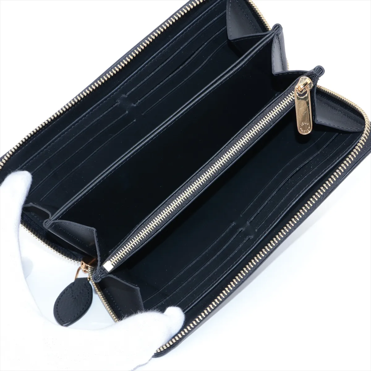 Mahina Zippy Wallet M82645 Noir Round Zip Wallet (RFID detected) — view 3