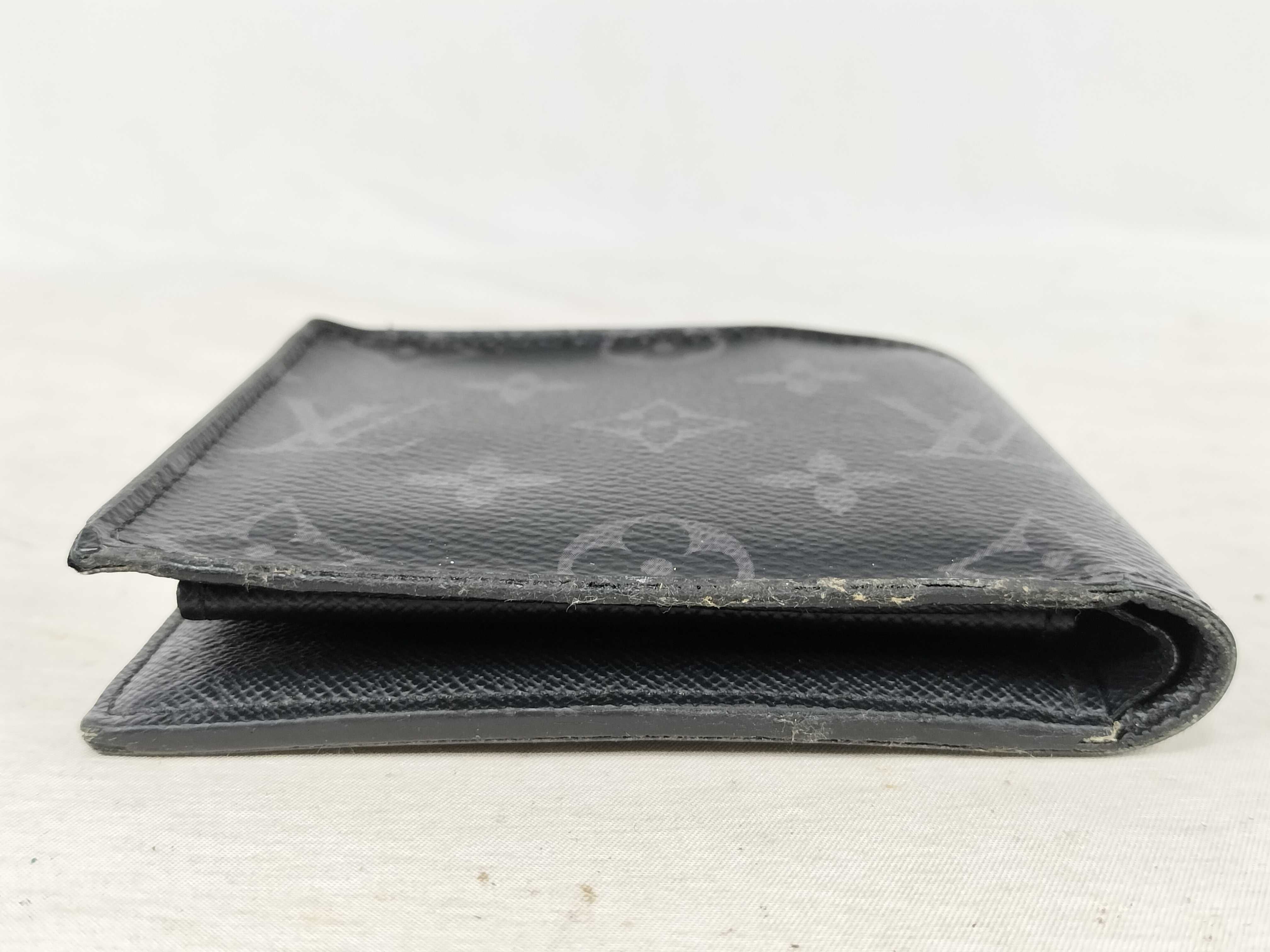 wallet — view 3
