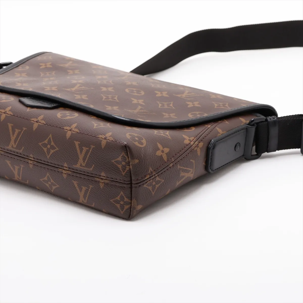 Monogram Macassar Magnetic Messenger Bag M45557 Brown x Black (RFID detected) — view 3