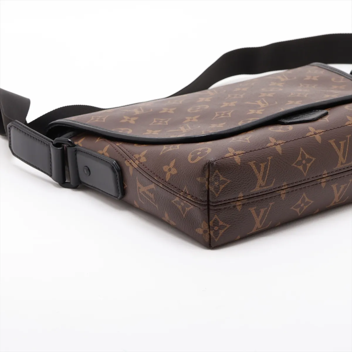 Monogram Macassar Magnetic Messenger Bag M45557 Brown x Black (RFID detected) — view 4
