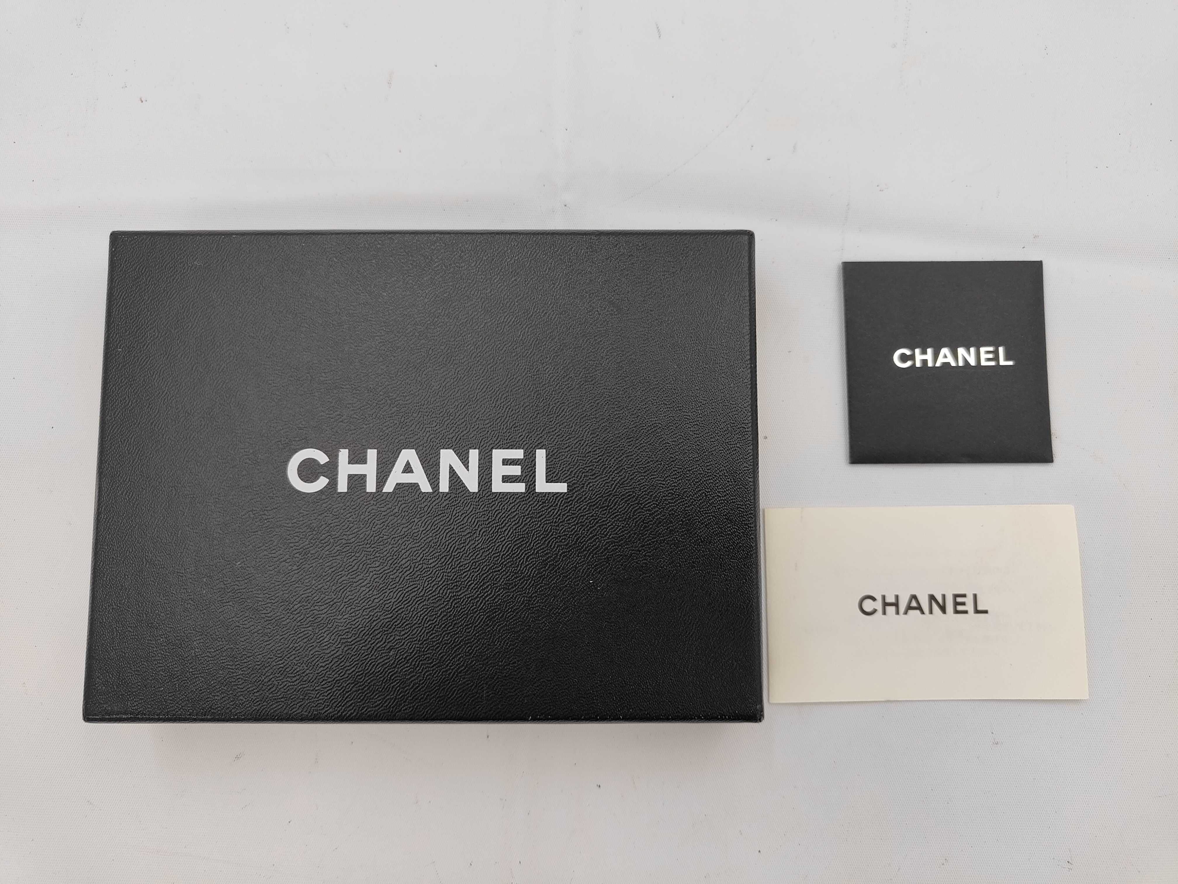 bi-fold wallet — view 10