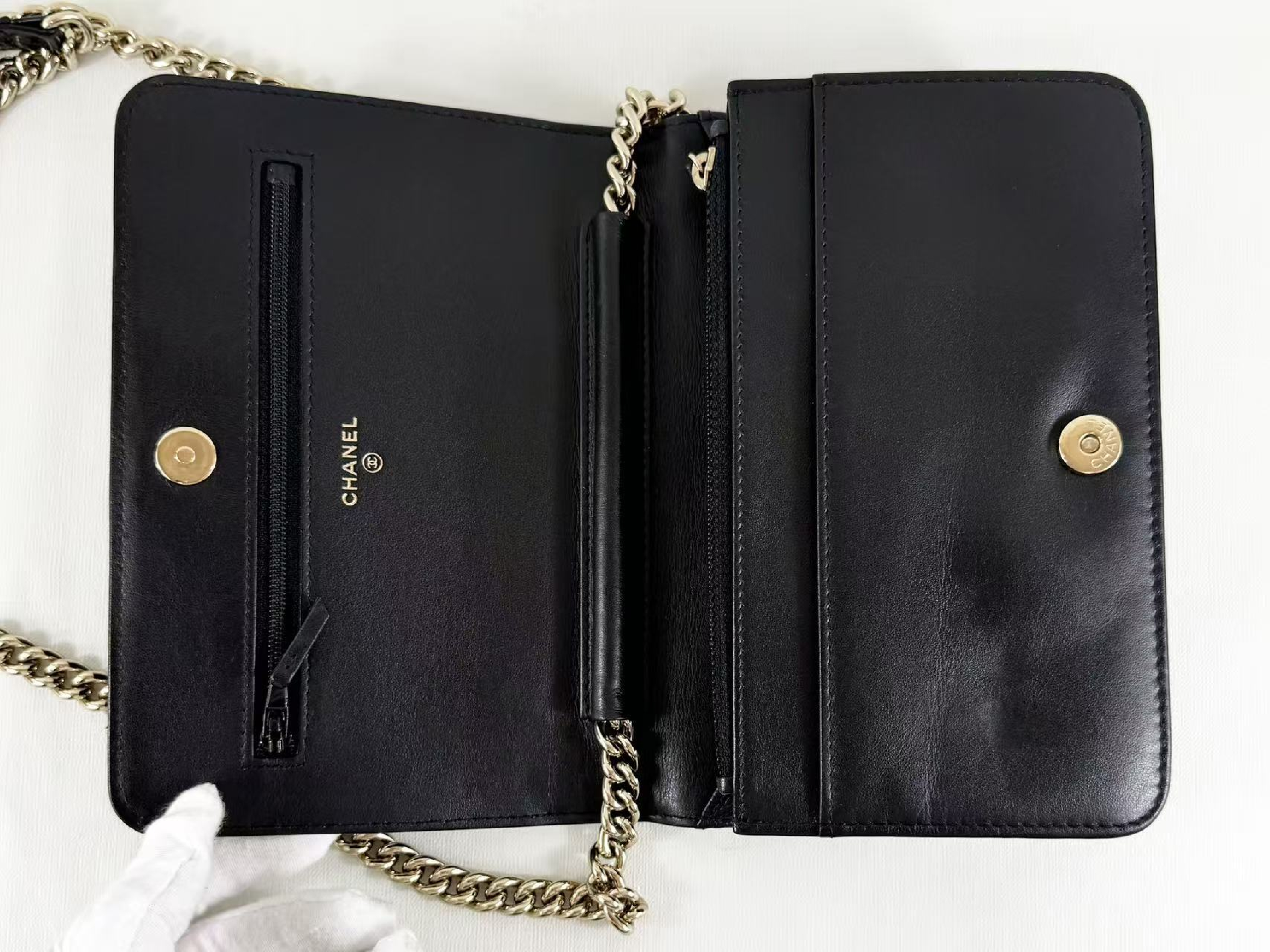 Black Caviar Skin Matelassé Boy WOC W19cm approx. 28 series [Includes dust bag, booklet, authenticity card, and seal] Gold hardware Shoulder bag 28815017 — view 14
