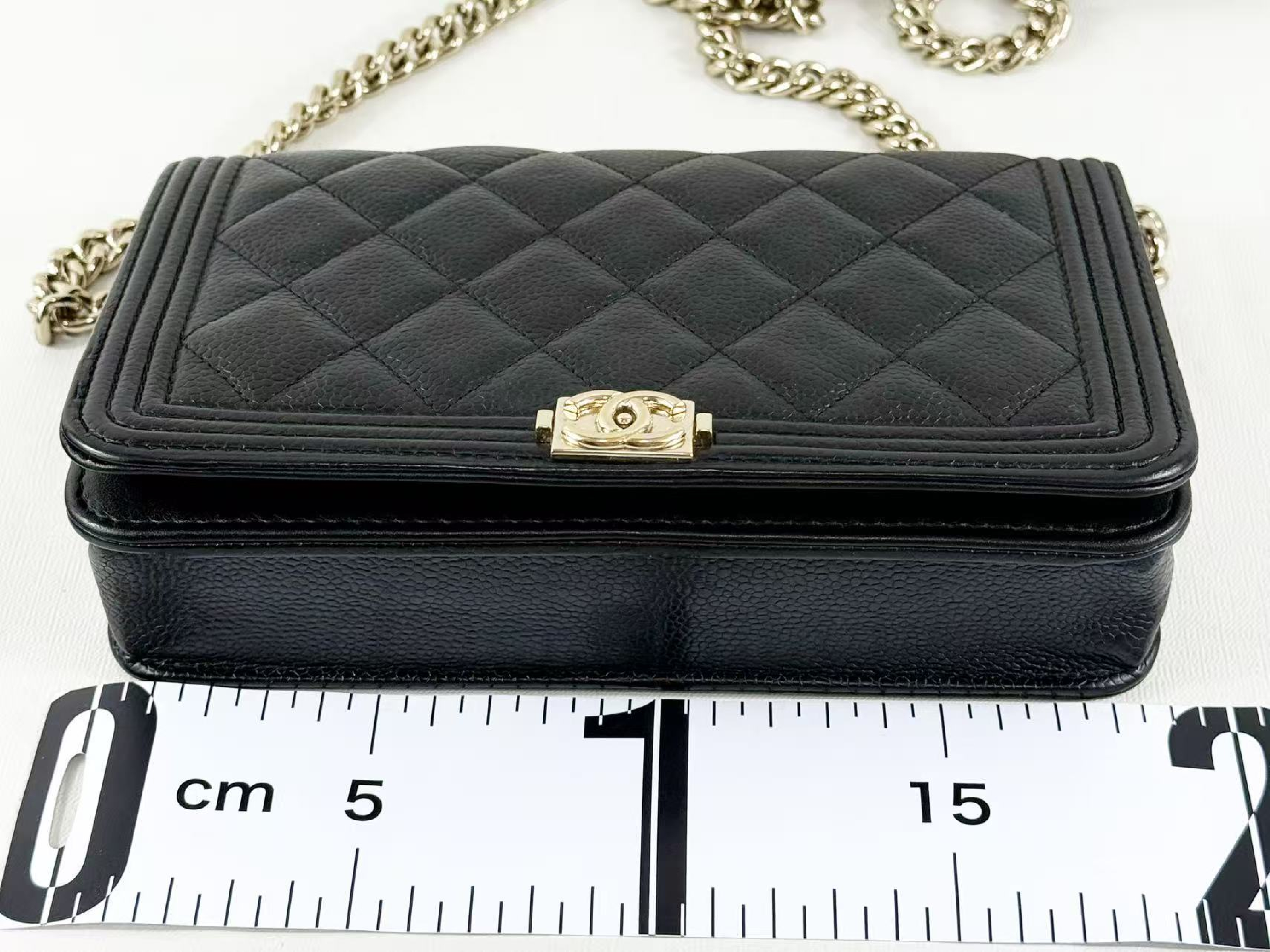 Black Caviar Skin Matelassé Boy WOC W19cm approx. 28 series [Includes dust bag, booklet, authenticity card, and seal] Gold hardware Shoulder bag 28815017 — view 4