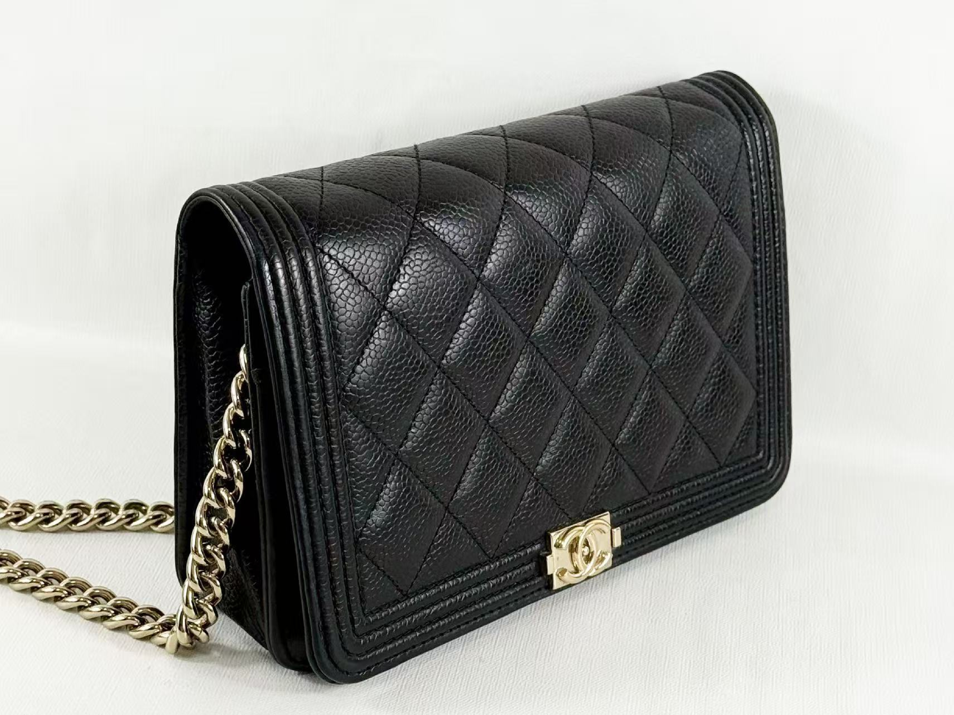 Black Caviar Skin Matelassé Boy WOC W19cm approx. 28 series [Includes dust bag, booklet, authenticity card, and seal] Gold hardware Shoulder bag 28815017 — view 6