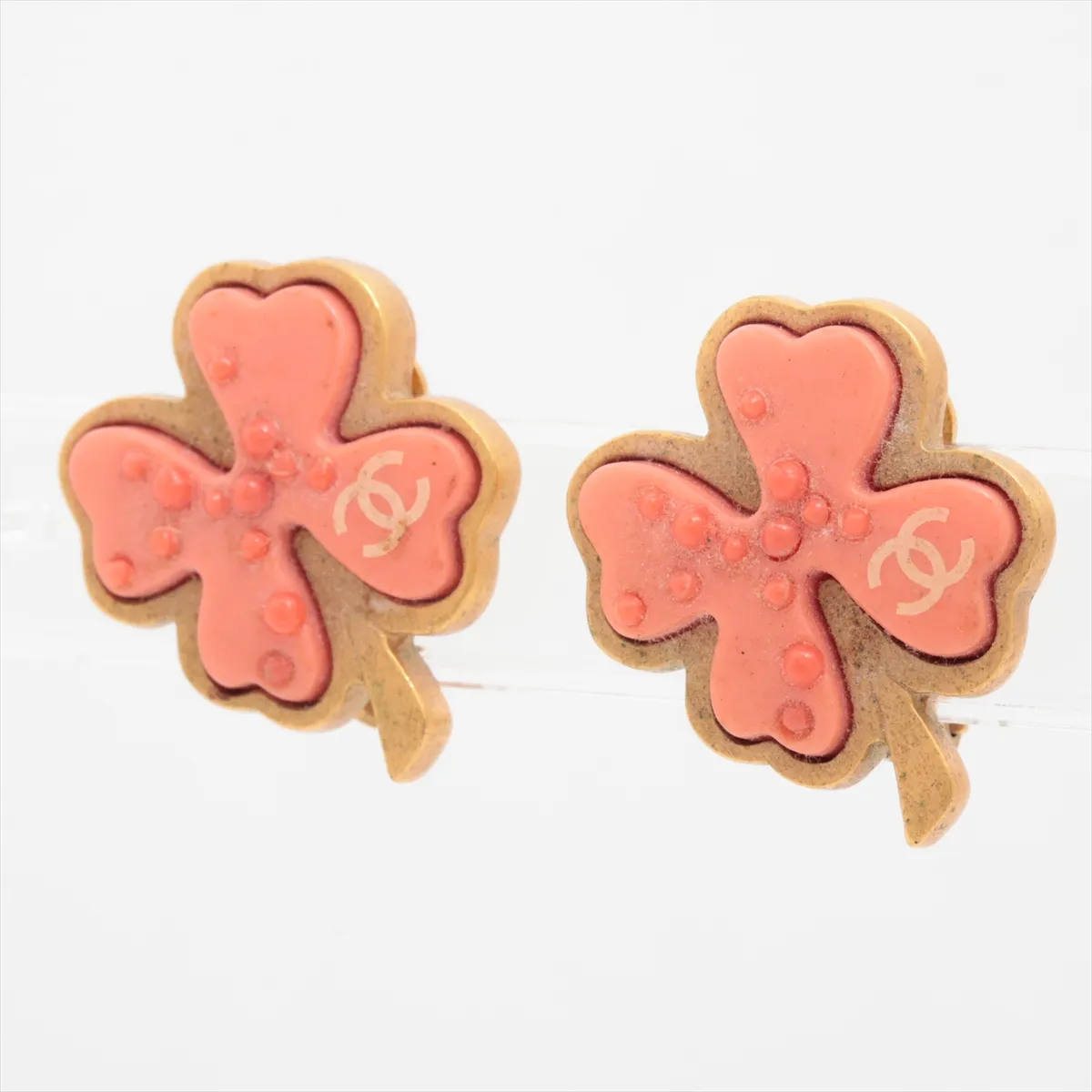 Coco Mark Clover 03P Earrings (Pair) GP x Resin Gold x Pink — view 3