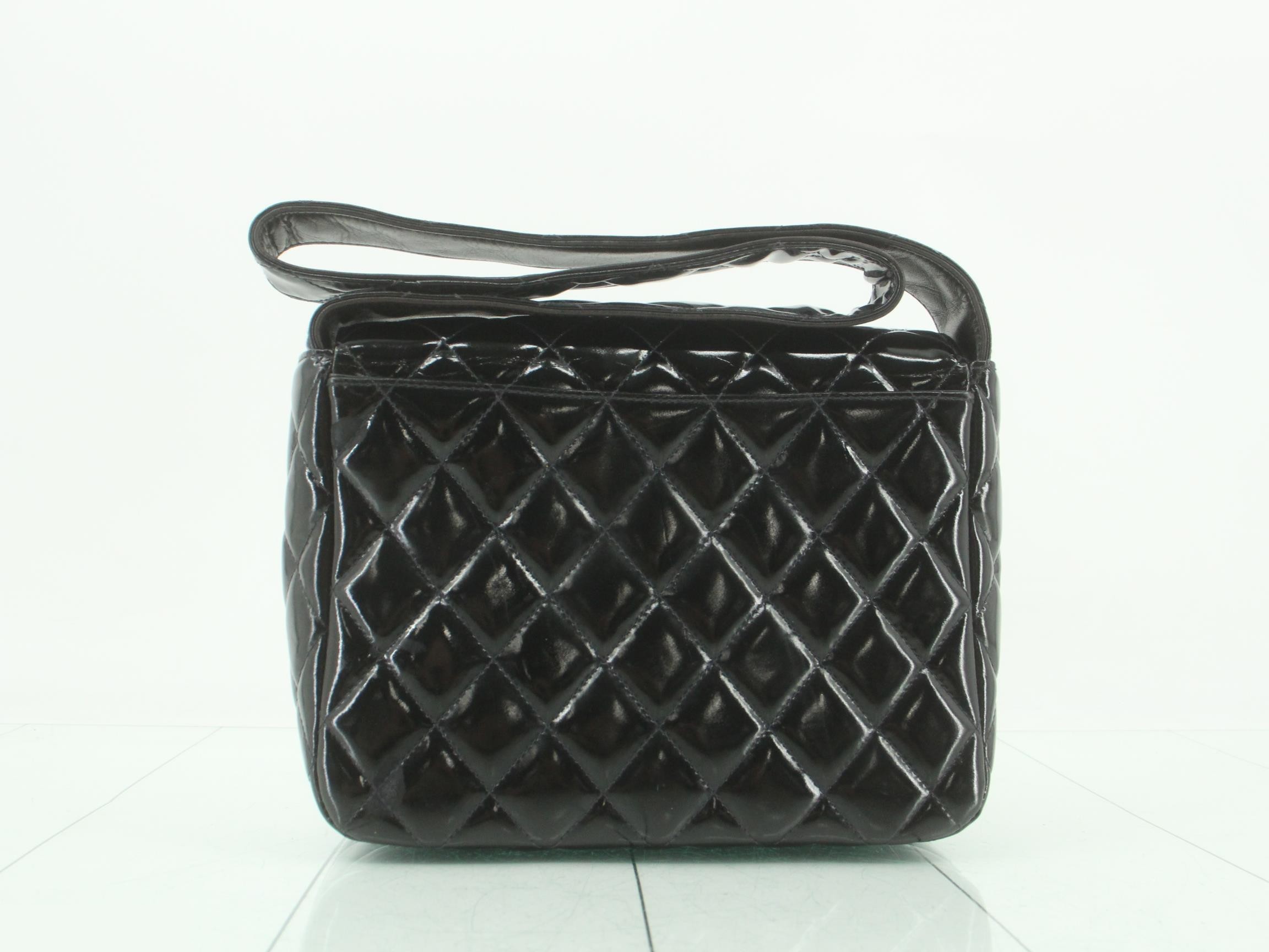 Matelassé enamel shoulder bag, with sticker card. — view 2