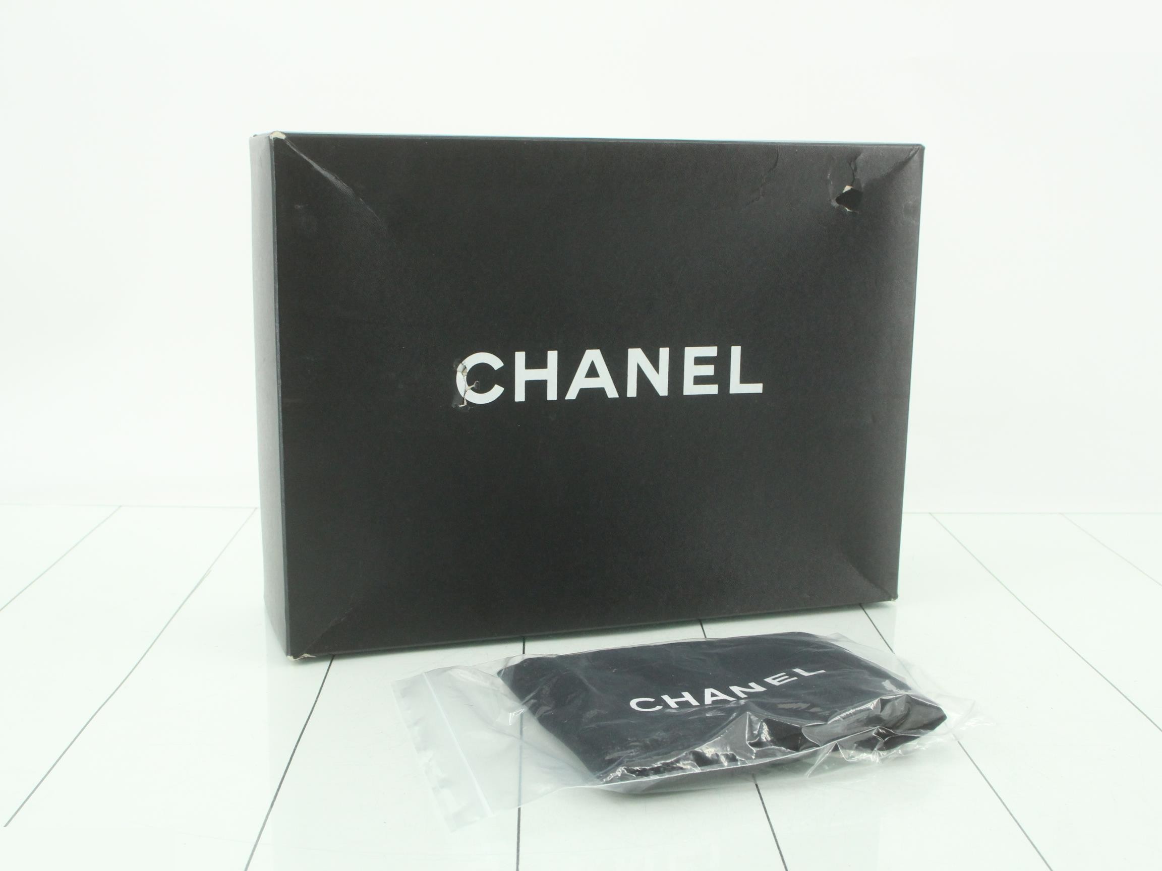 Matelassé enamel shoulder bag, with sticker card. — view 7