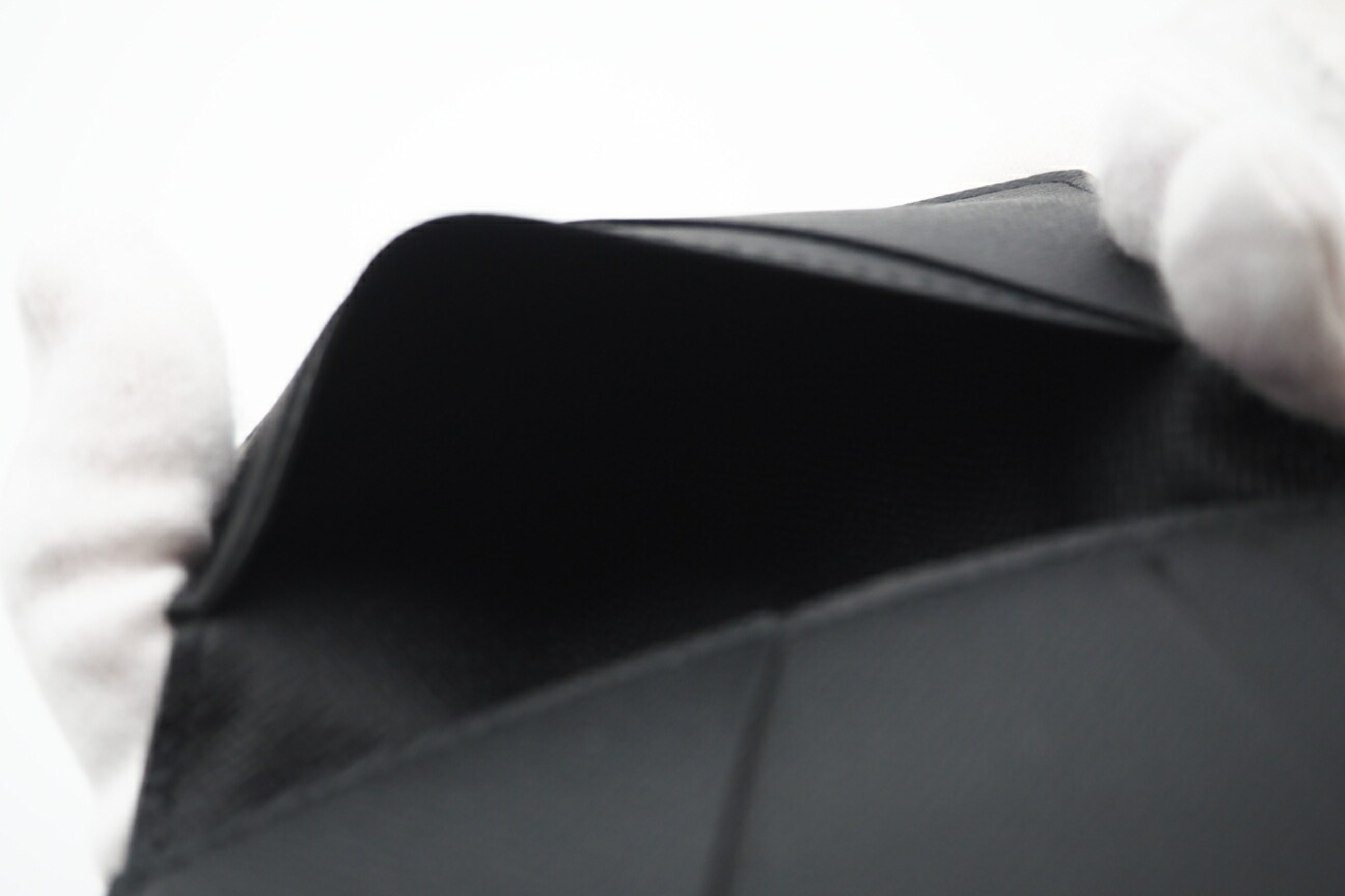 Taiga Organizer de Poche Black/Gray (with dust bag and box) Card Case — view 10